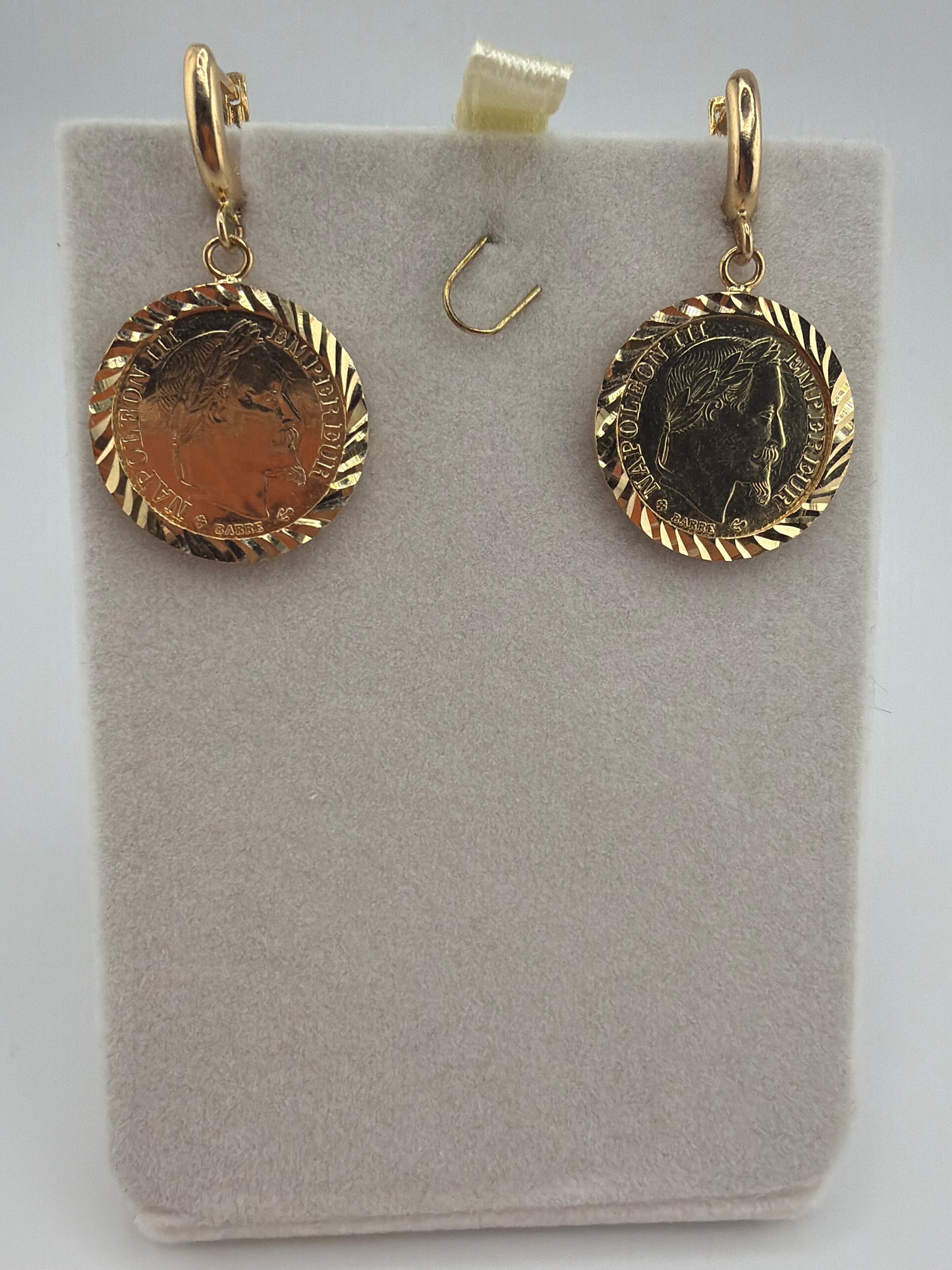 Boucles d’oreilles pendantes style monnaie Napoléon en or 18 carats