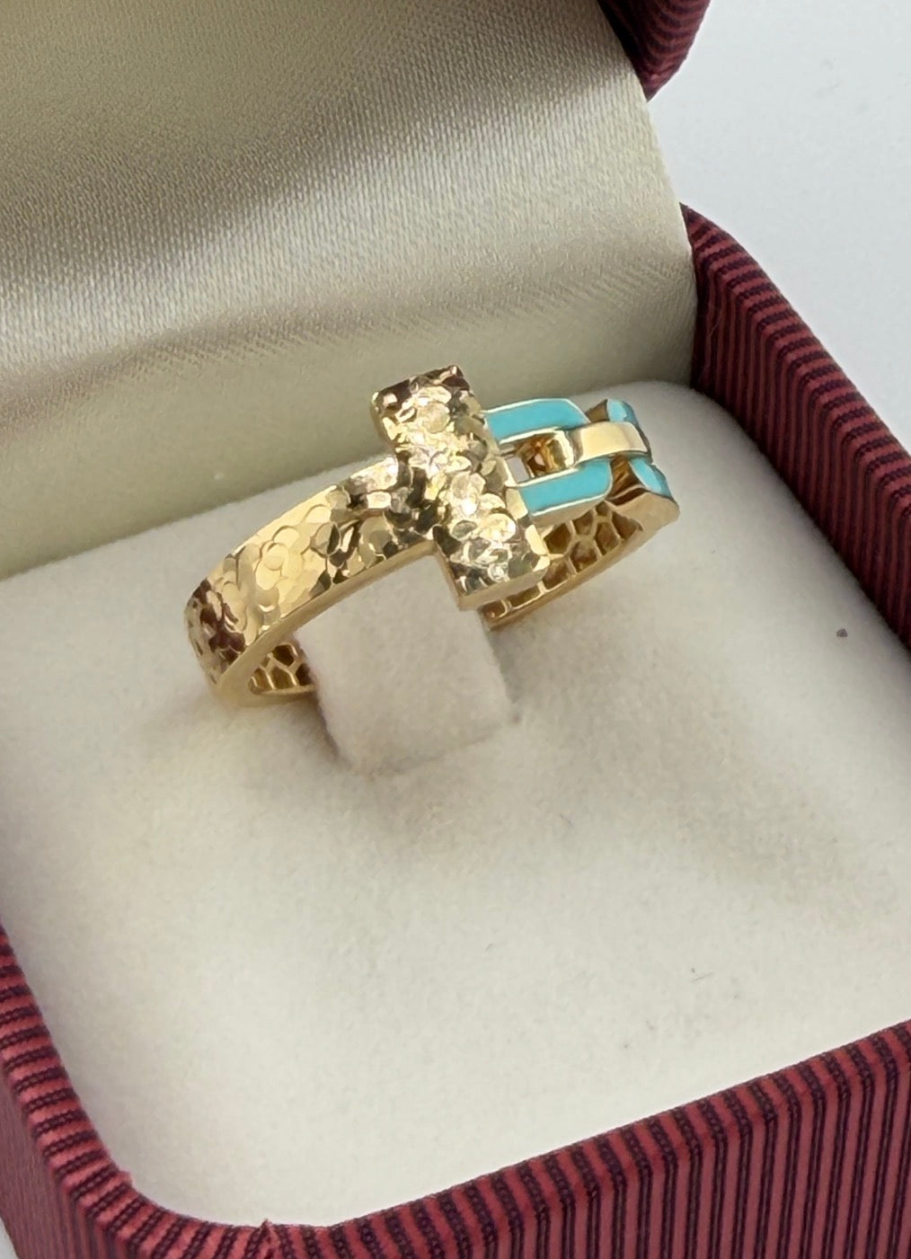Bague géométrique en or jaune 18K avec finition bleue au laser