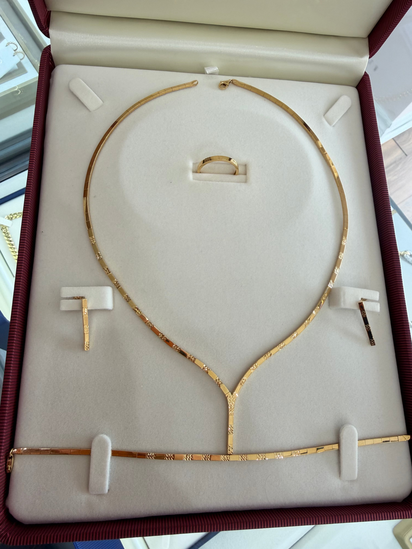 Parure 4 Pièces – Design Géométrique Élégant.