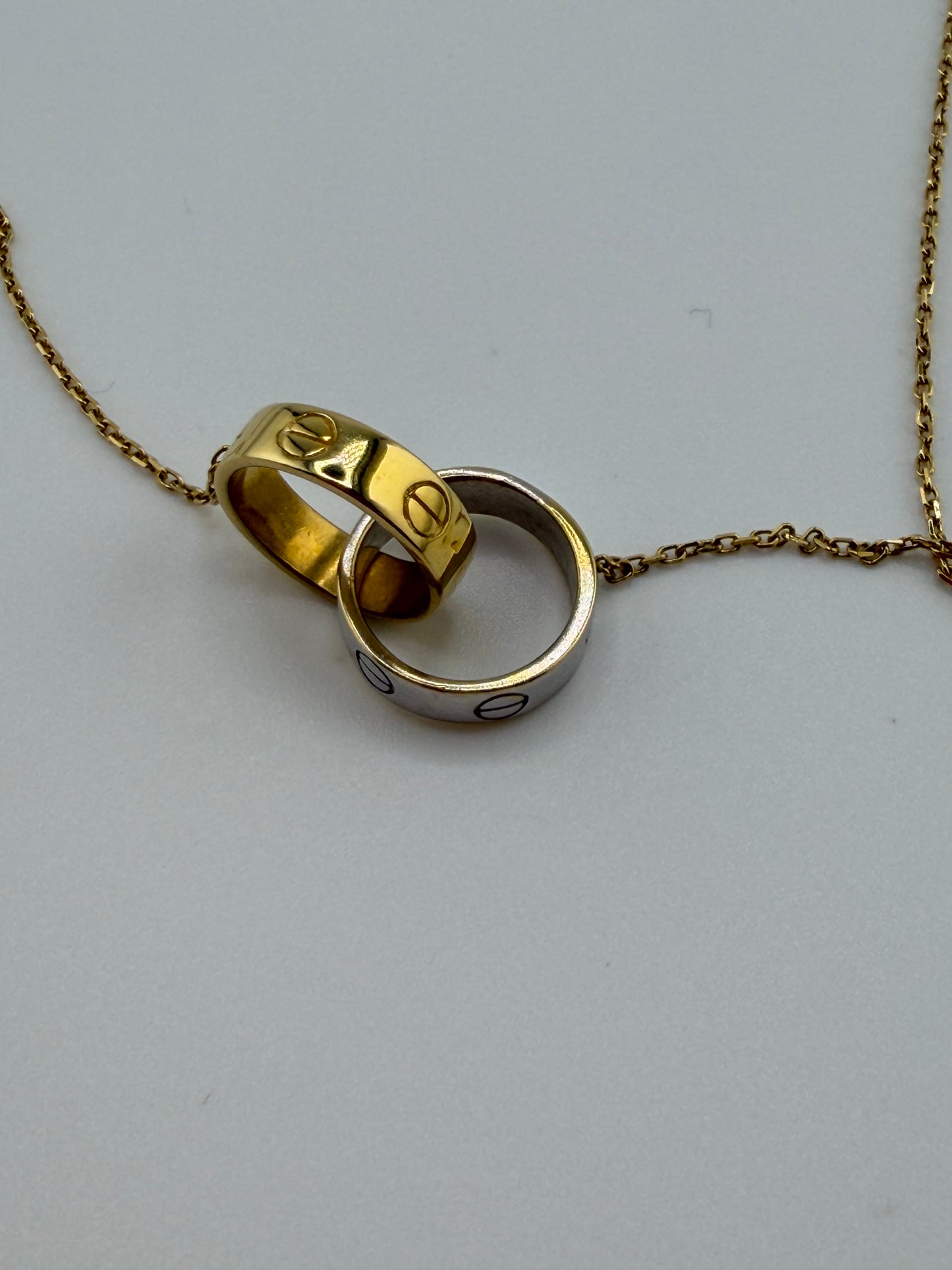 Collier Double Anneaux Entrelacés en Or 18K