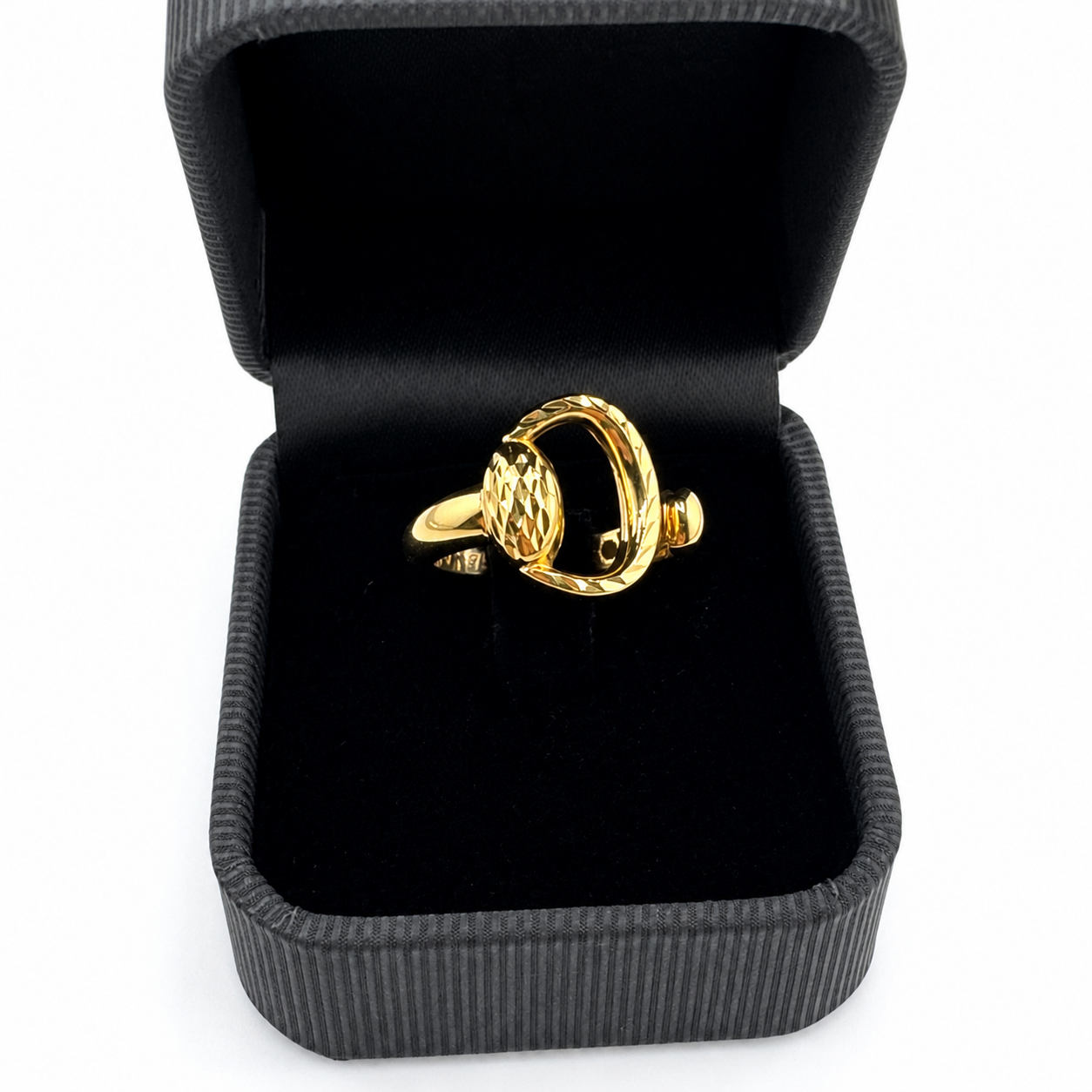 Bague ouverte design contemporain en or 18 carats