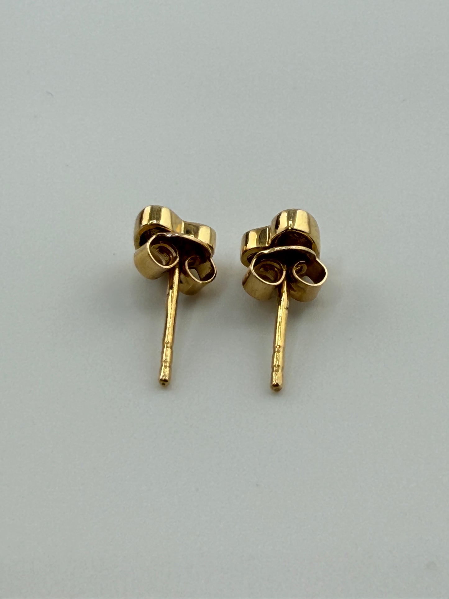 Small 18K gold heart earrings