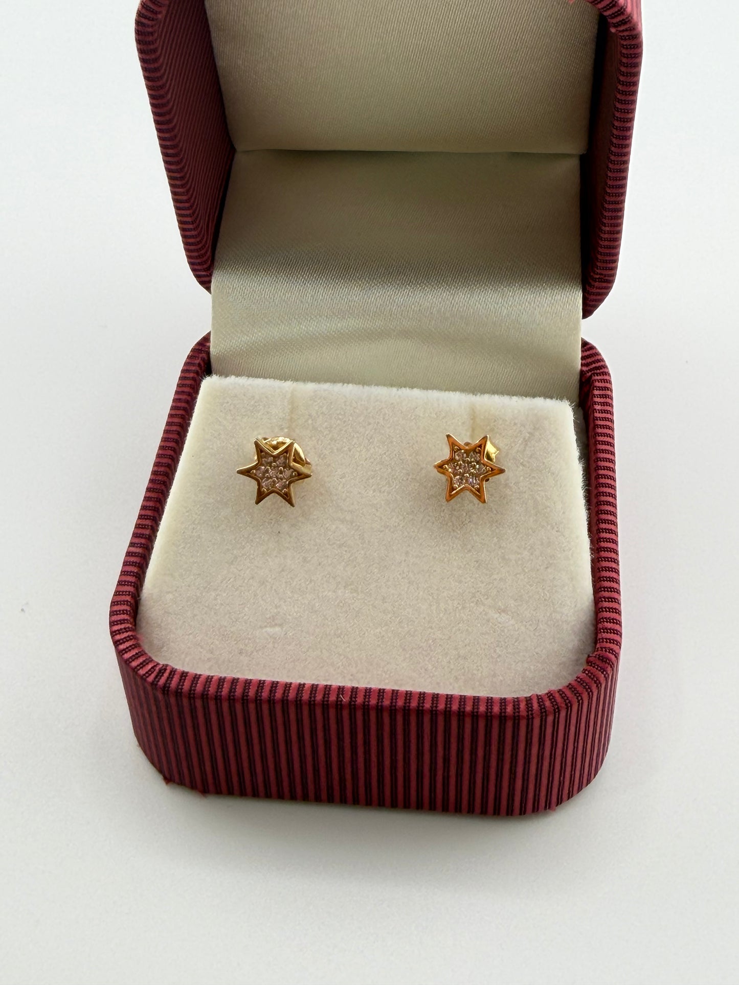 Small 18K gold star earrings with cubic zirconia