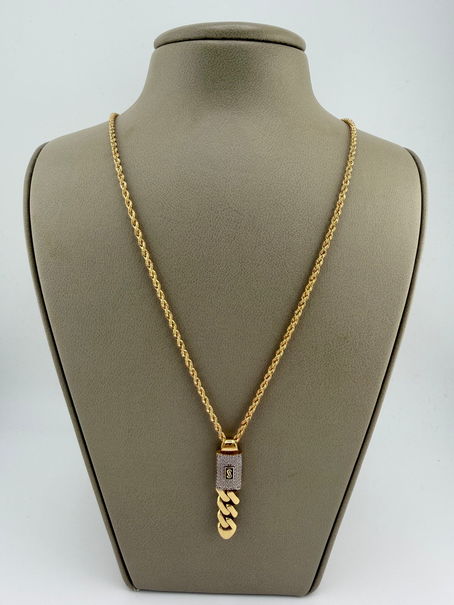 Chaîne torsadée avec pendentif Monaco en zircon – Or 18K, 50 cm