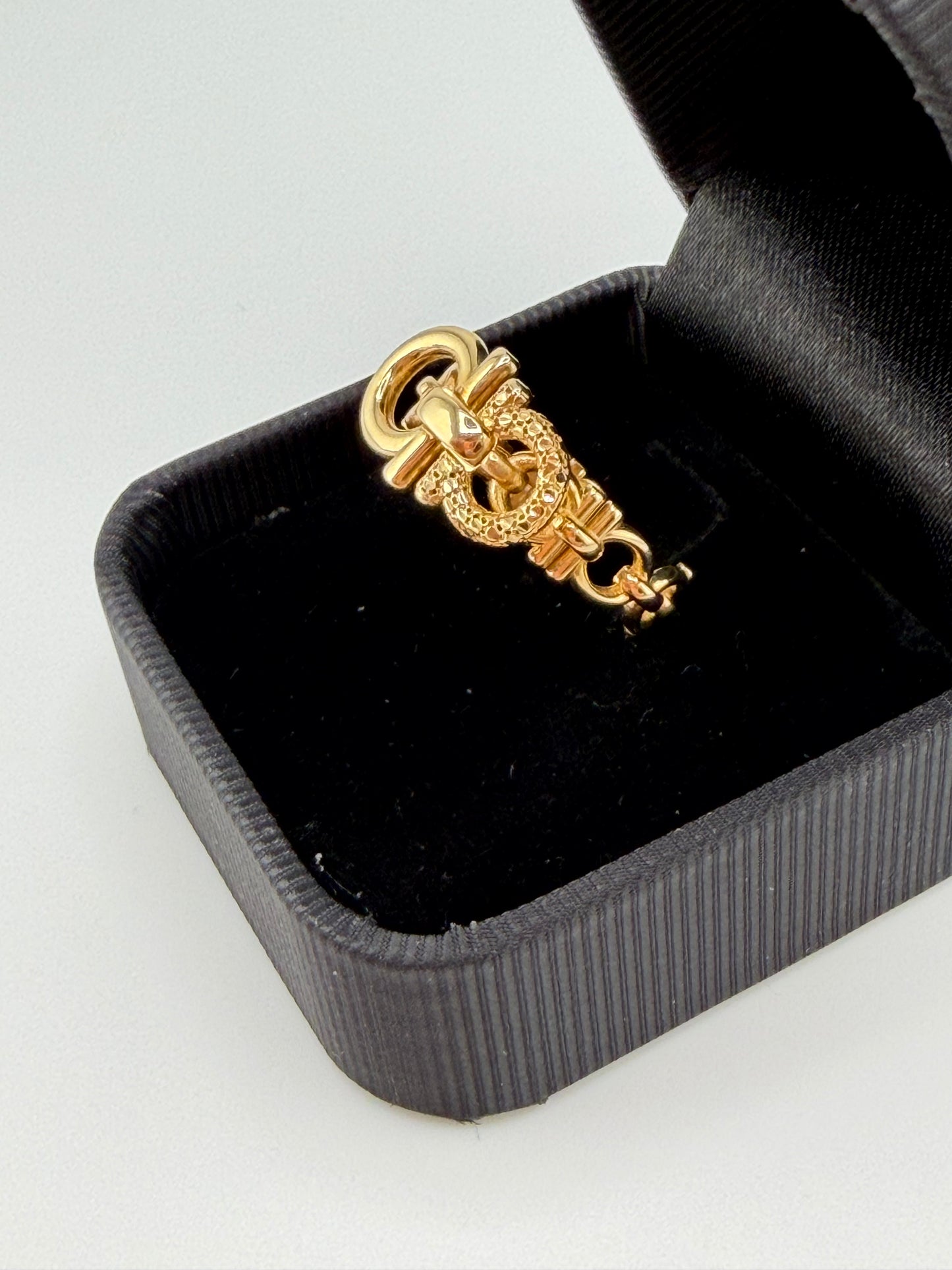 Bague Maillons Sculptés en Or 18K — 2,57 g
