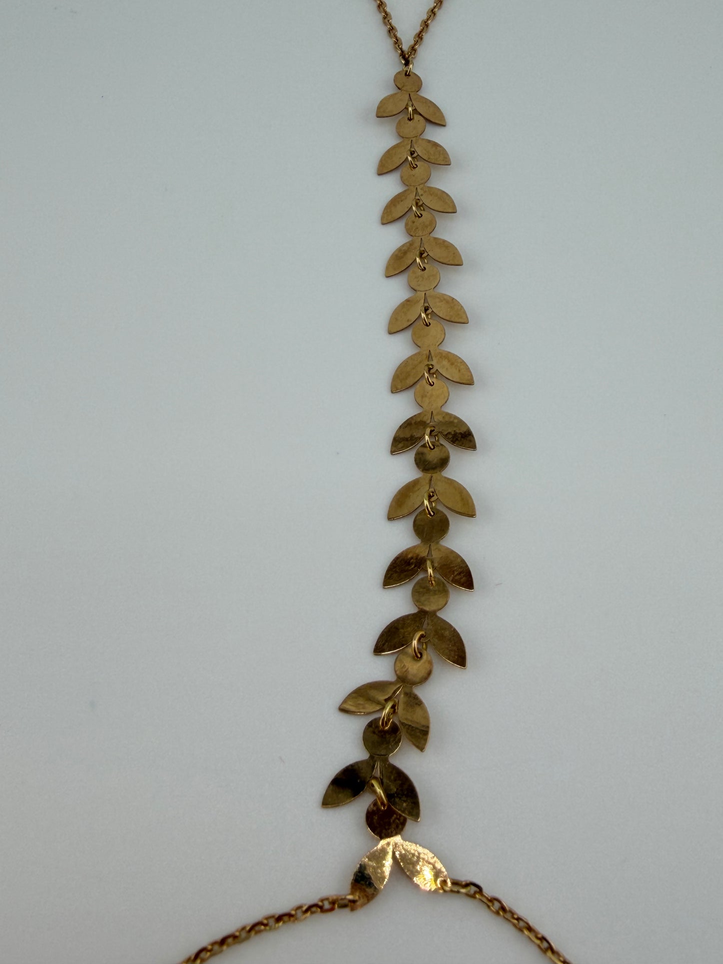 Chaîne de main en or 18 carats à motif feuille — 2,95 g