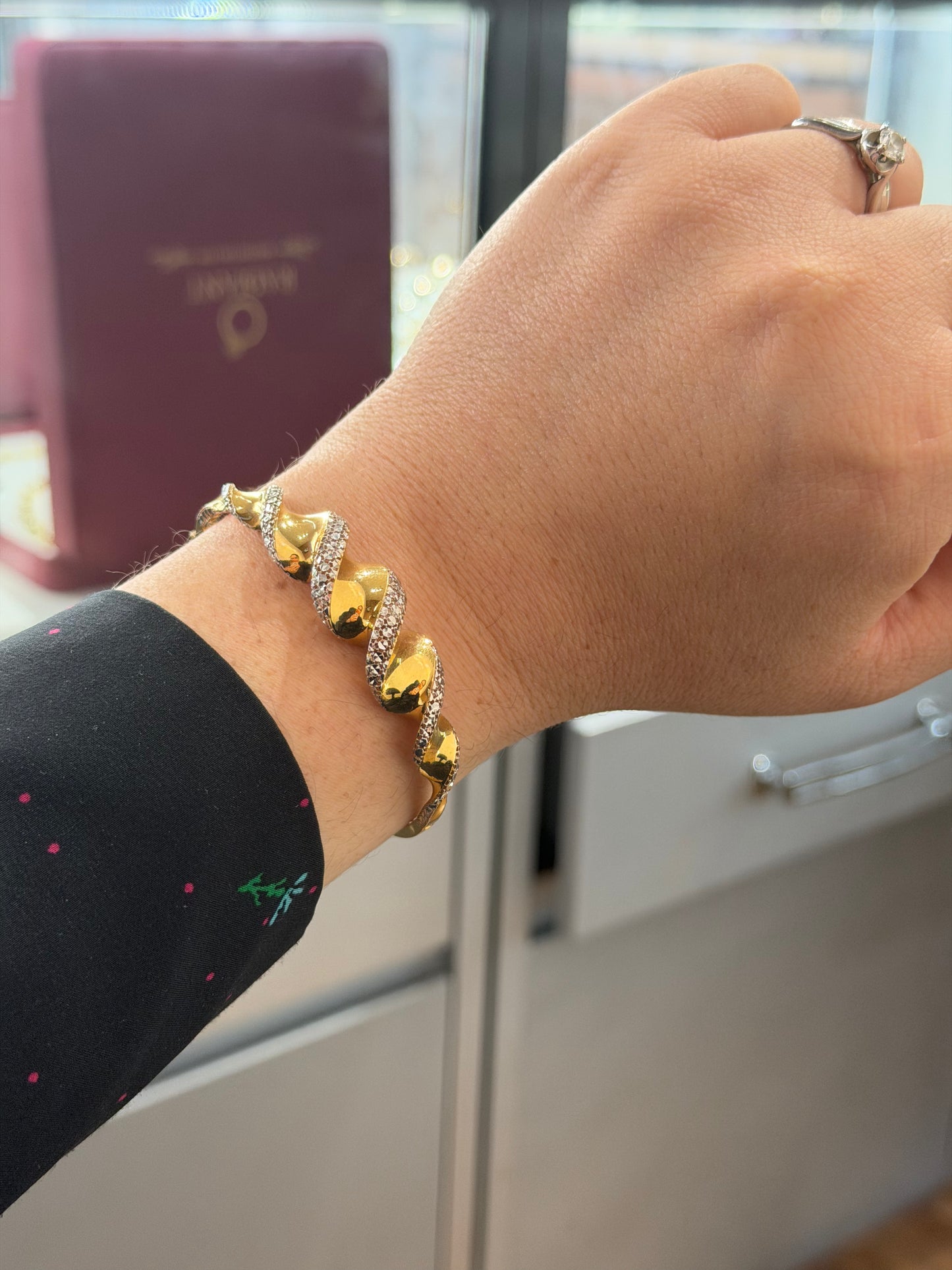 Bracelet rigide ondulé en or jaune et or blanc 18K — 8 g