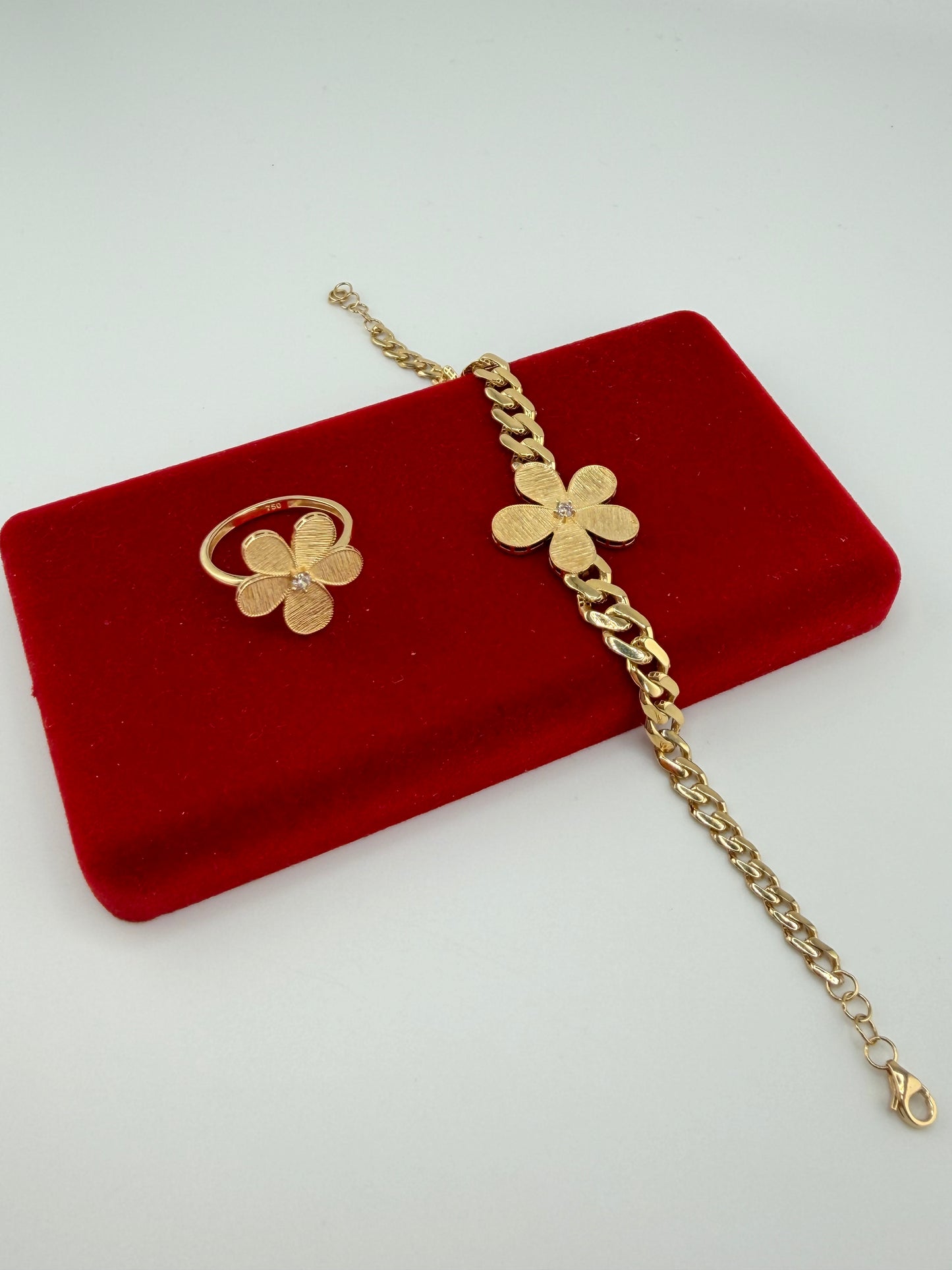 Bracelet fleur en or jaune 18 carats — 5,23 g