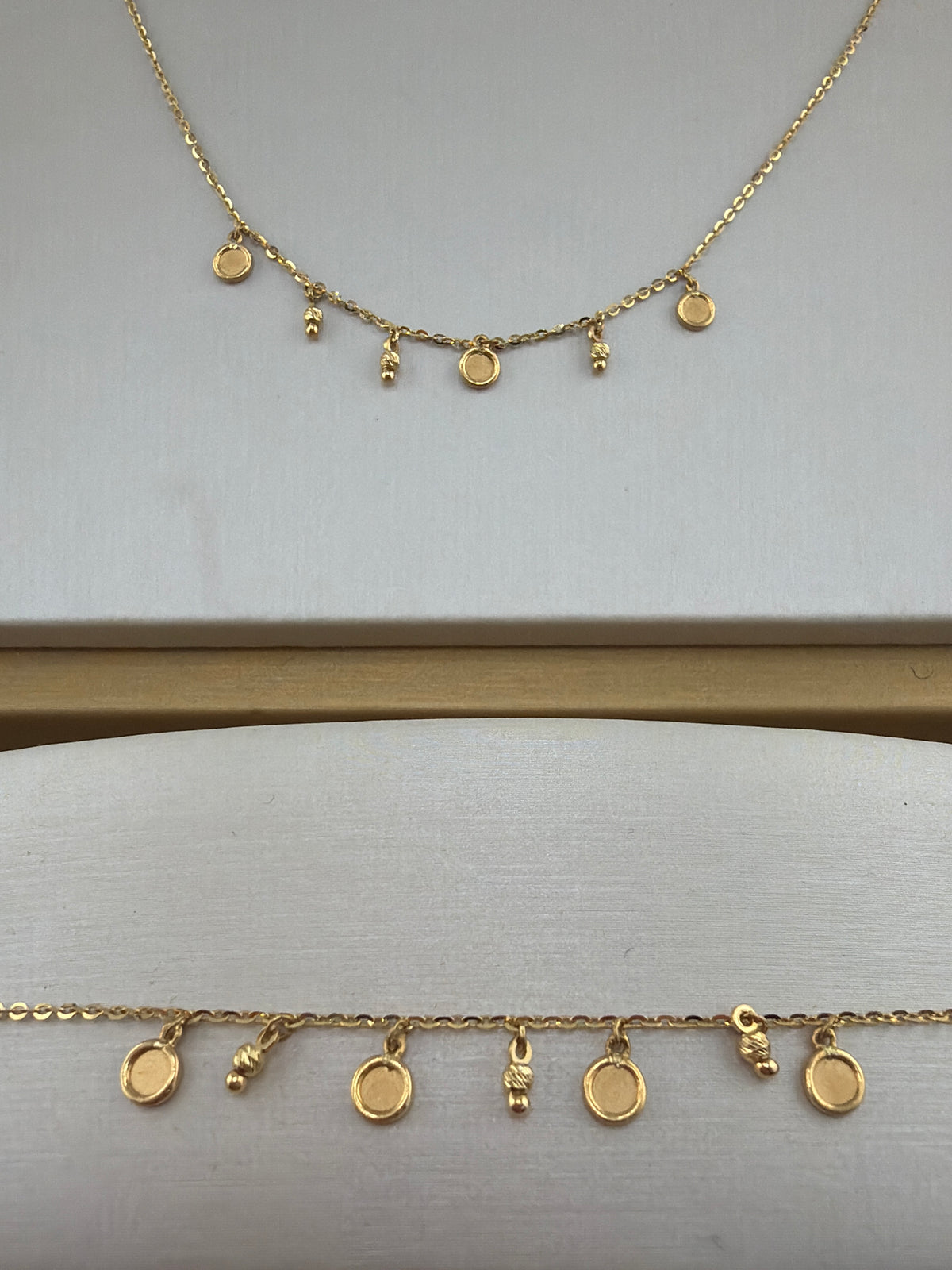 Petit ensemble collier et bracelet en or 18 carats avec pampilles – 3,36 g