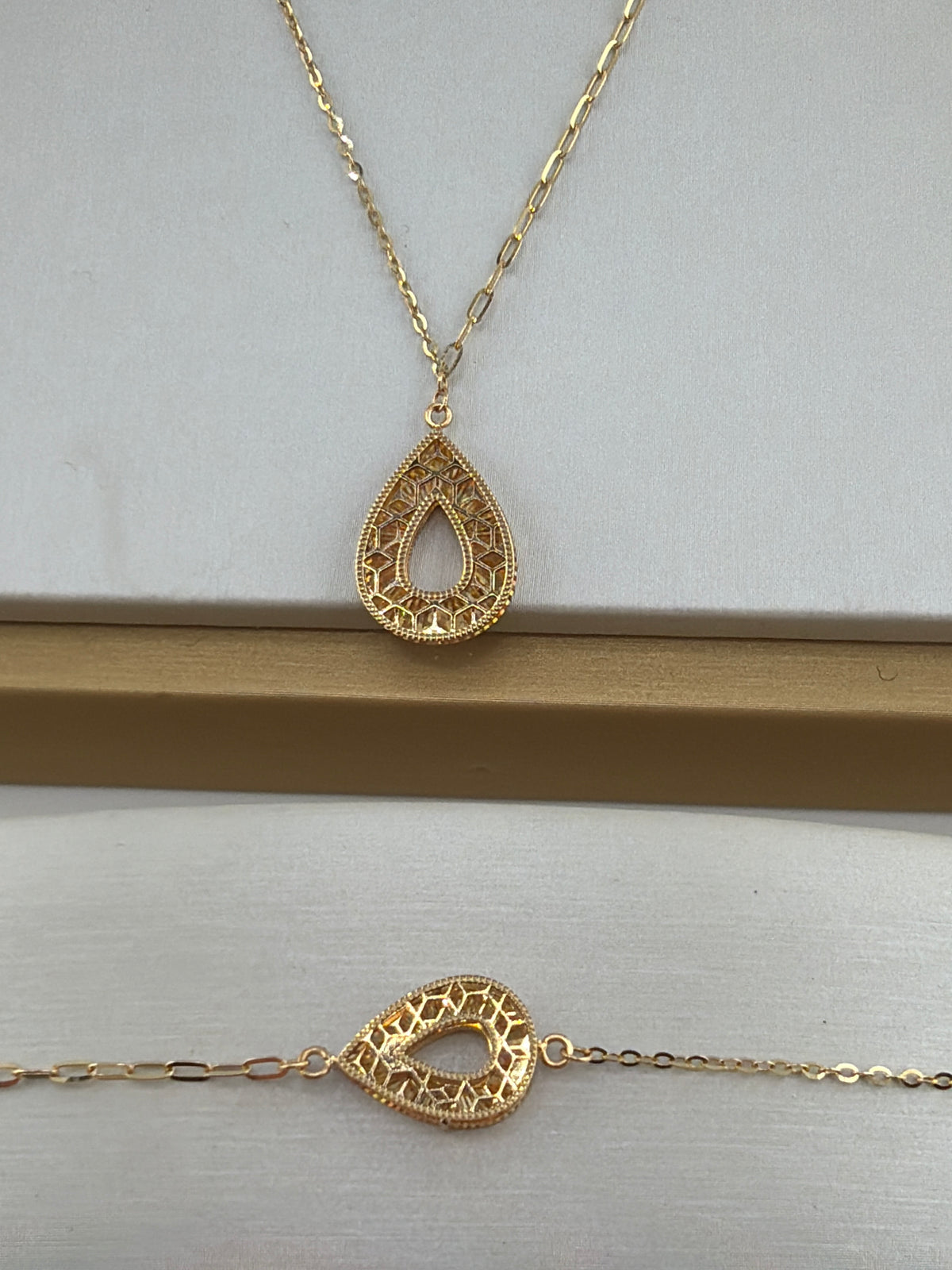 Ensemble collier et bracelet goutte ajourée double face en or 18 carats – 6,15 g