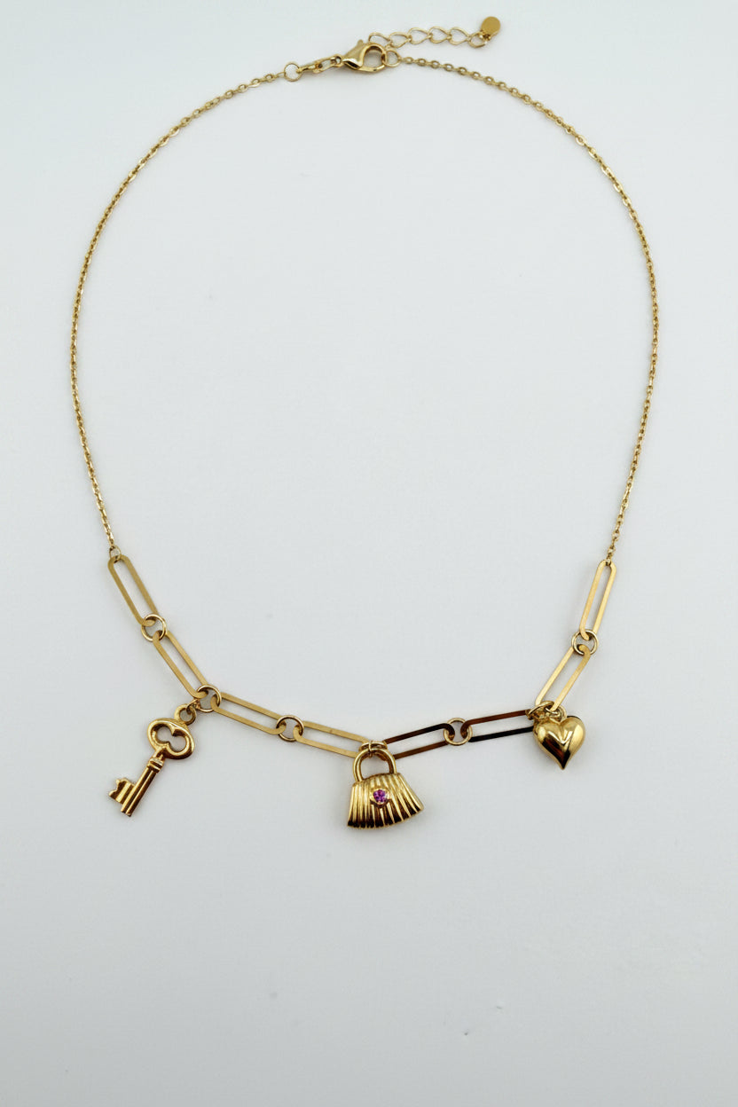 Collier avec charmes