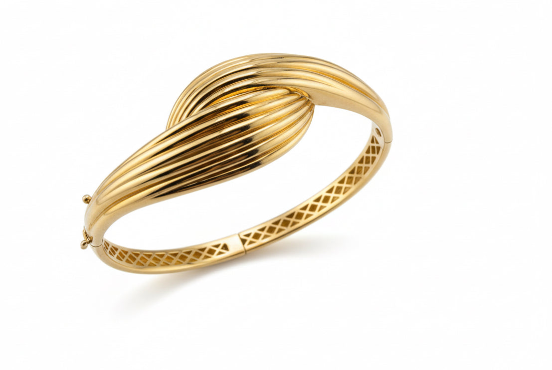 Chic Wavy Gold Bracelet