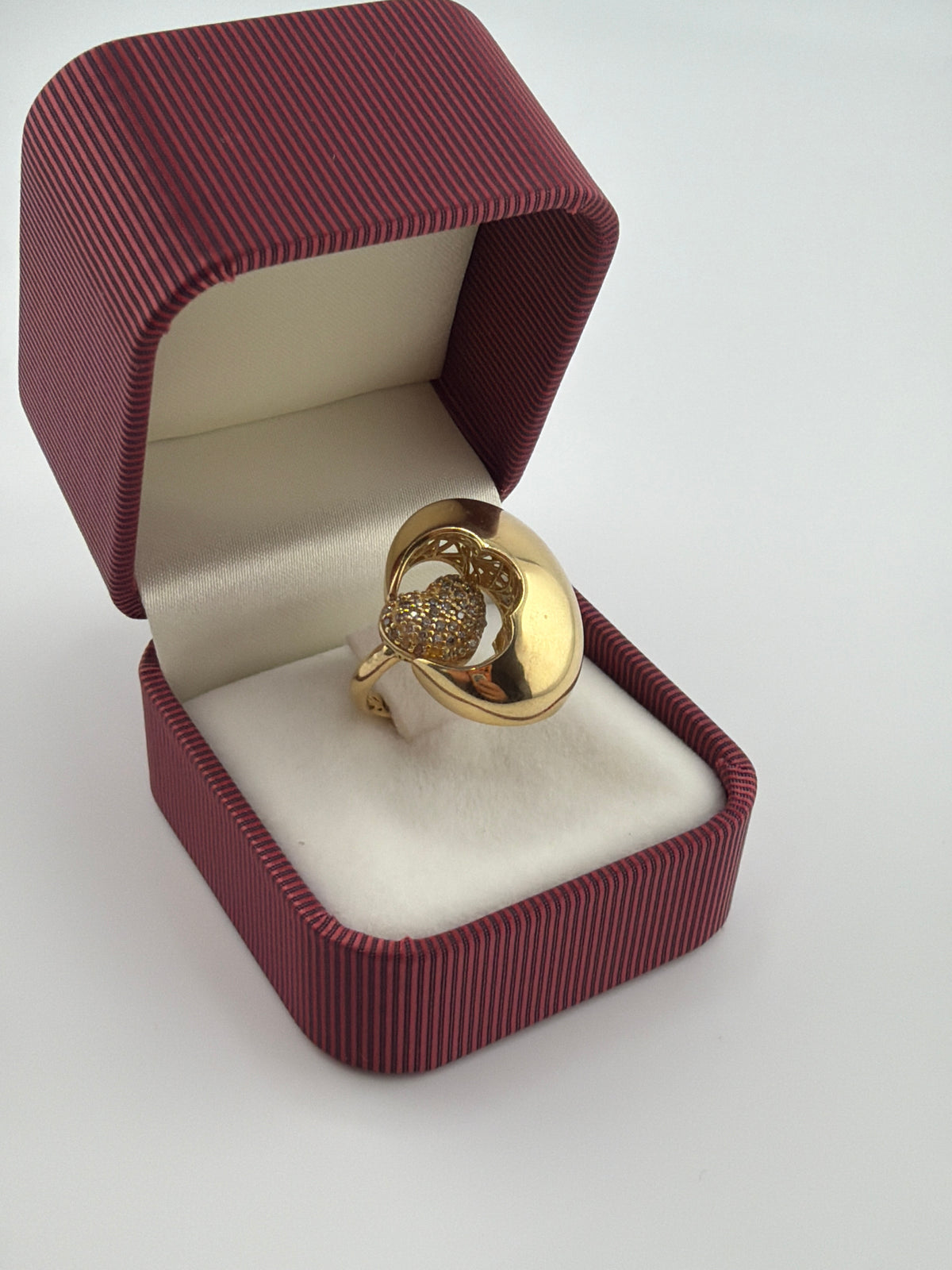 18K gold openwork ring with zircon stones – 4.94 g