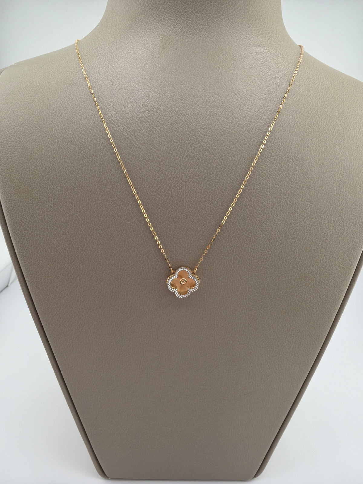 Collier Trèfle Bicolore en Or 18K – 2.19g