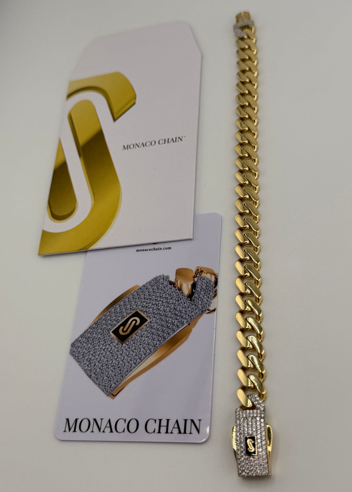 Bracelet Monaco à maille cubaine en or 18K avec zircons – 15,96 g