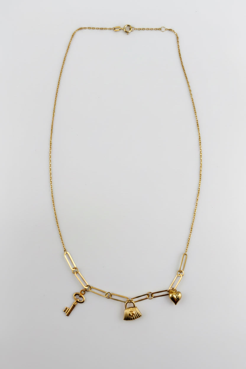 Collier avec charmes
