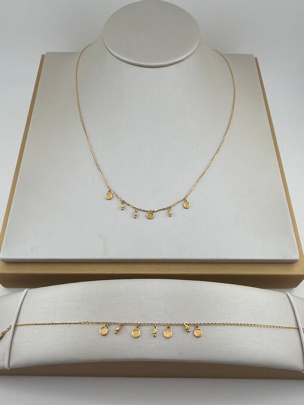 Petit ensemble collier et bracelet en or 18 carats avec pampilles – 3,36 g