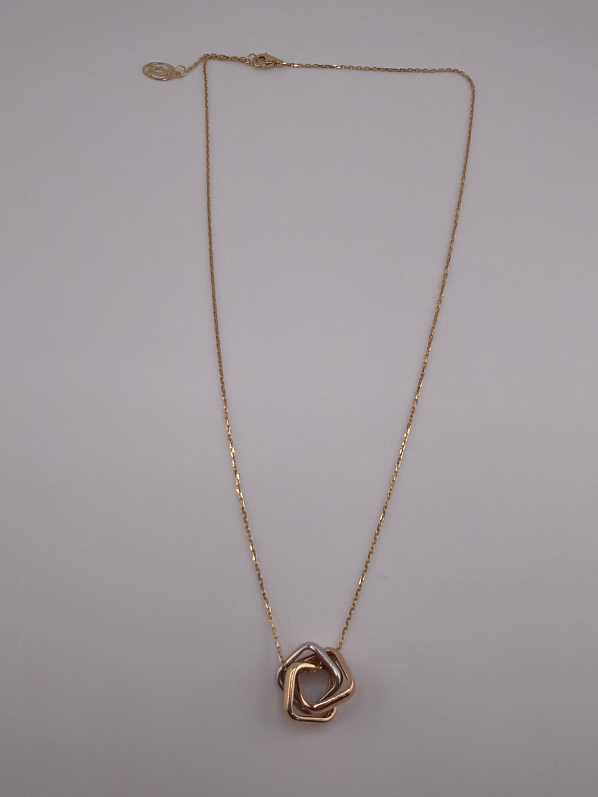 Collier en Or 18K avec Pendentif Tricolore – 22 cm