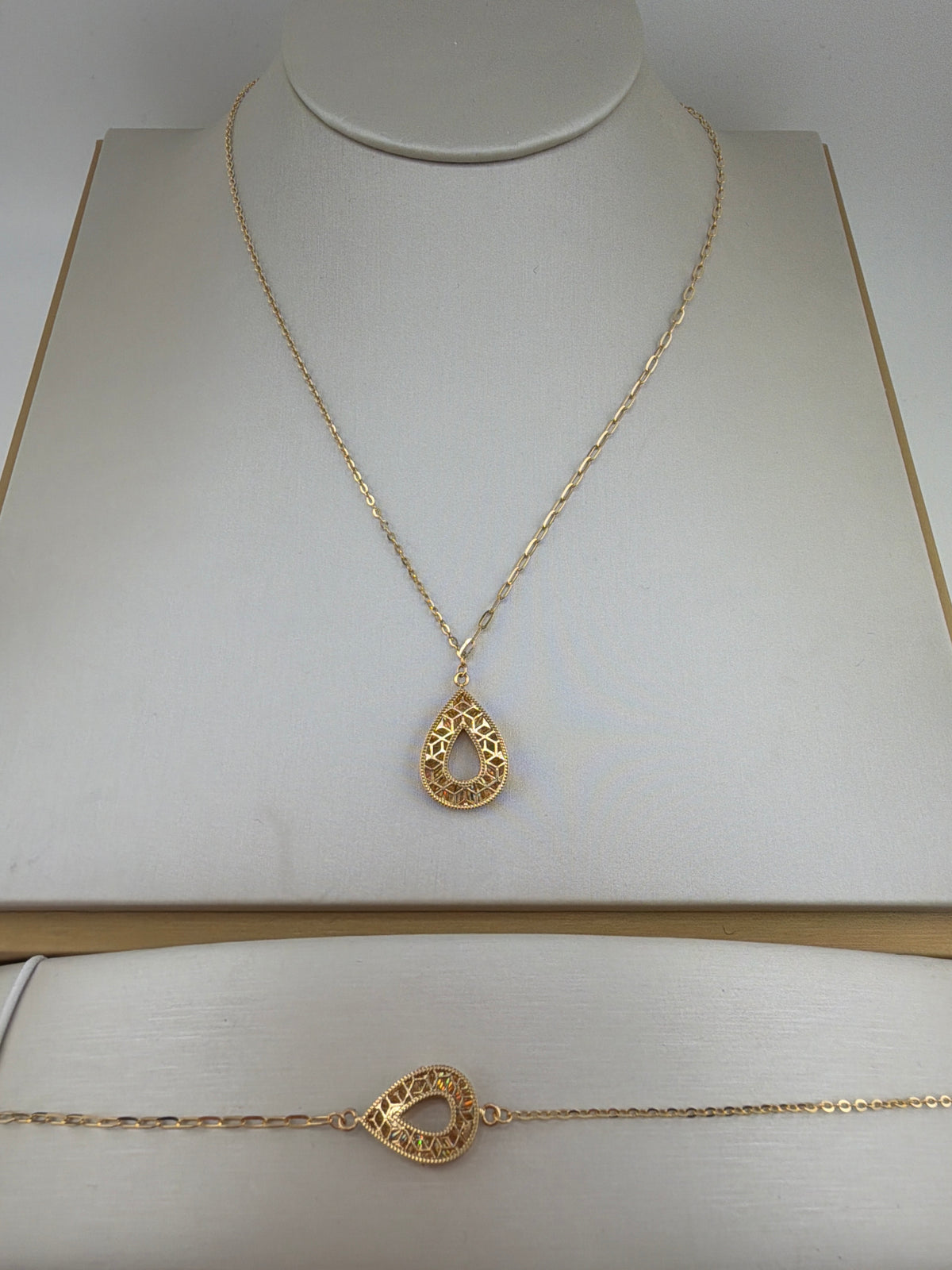 Ensemble collier et bracelet goutte ajourée double face en or 18 carats – 6,15 g