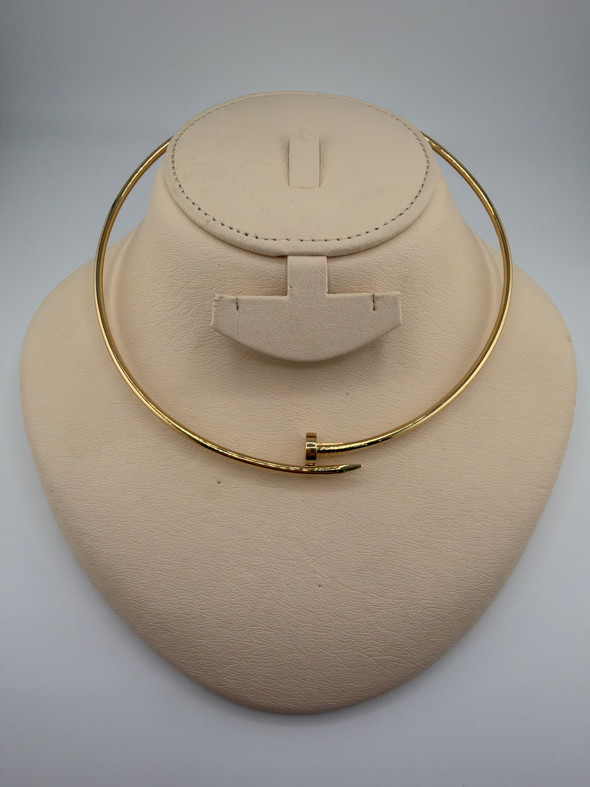 Collier rigide en or jaune 18K – 16,22 g