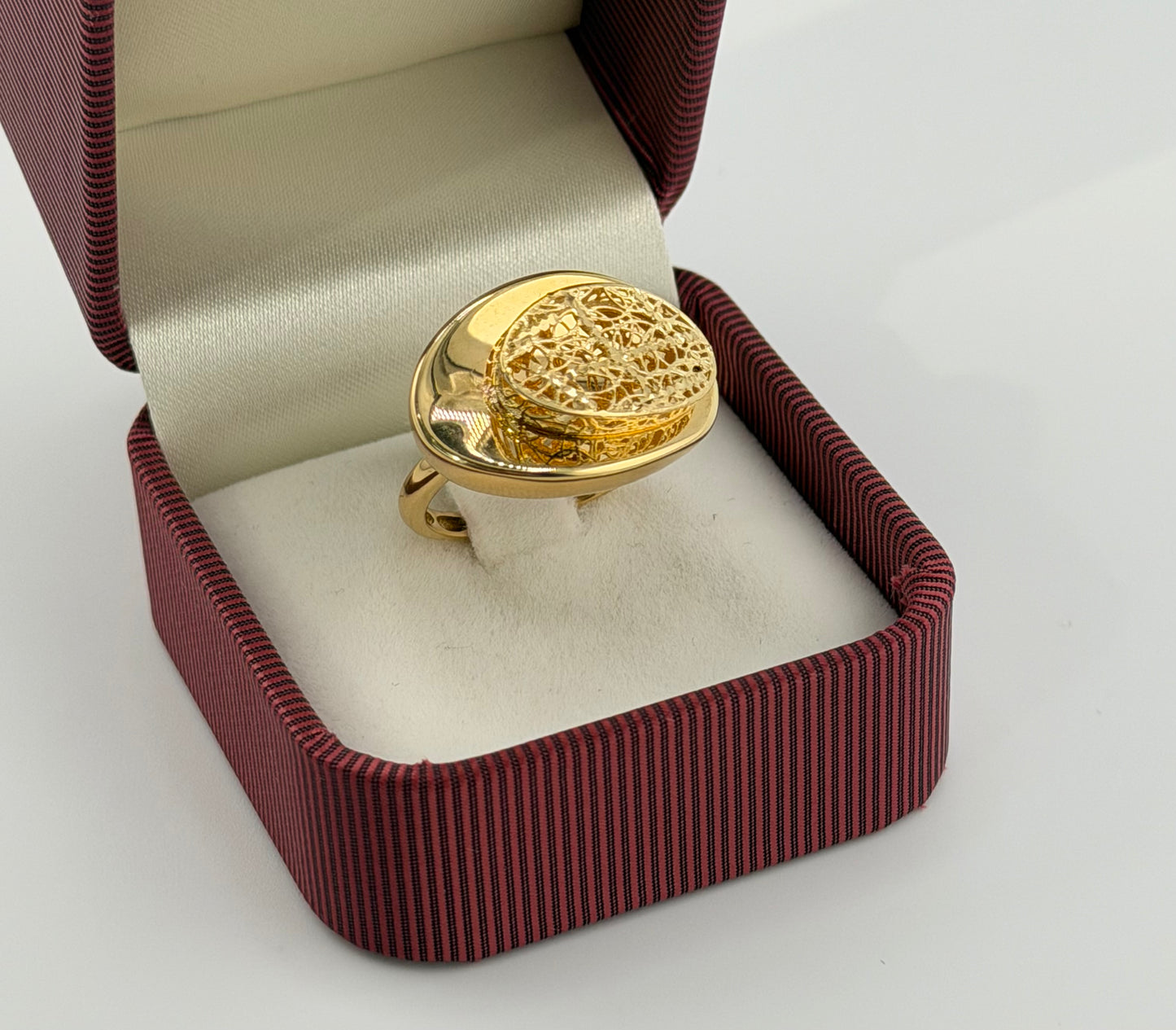 18K Yellow Gold Openwork Oval Ring – Size 7