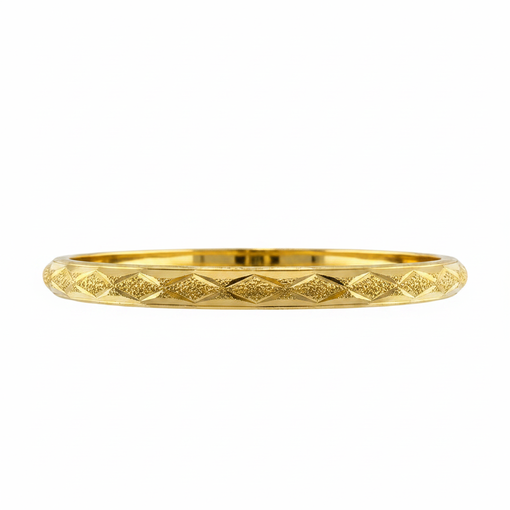 Jonc en Or Jaune 18K Gravé losange brossé.
