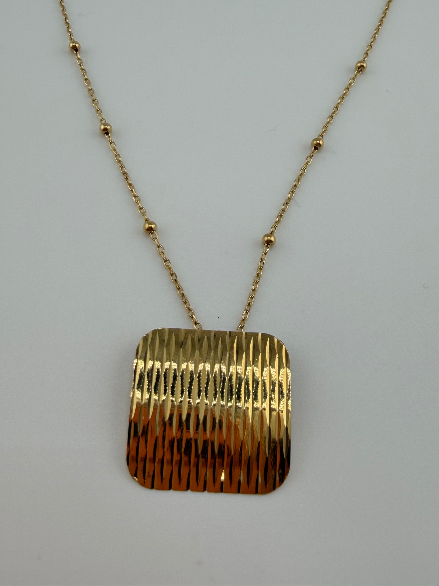Collier Pendentif Carré Texturé