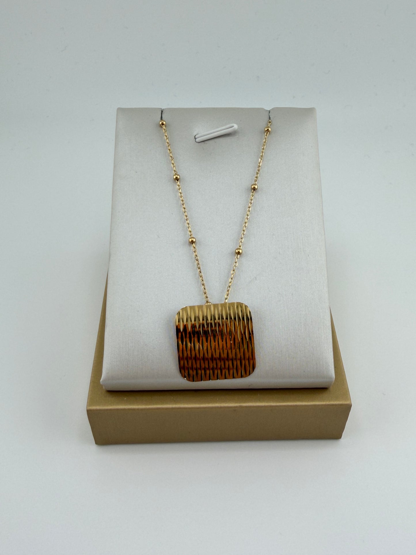 Collier Pendentif Carré Texturé