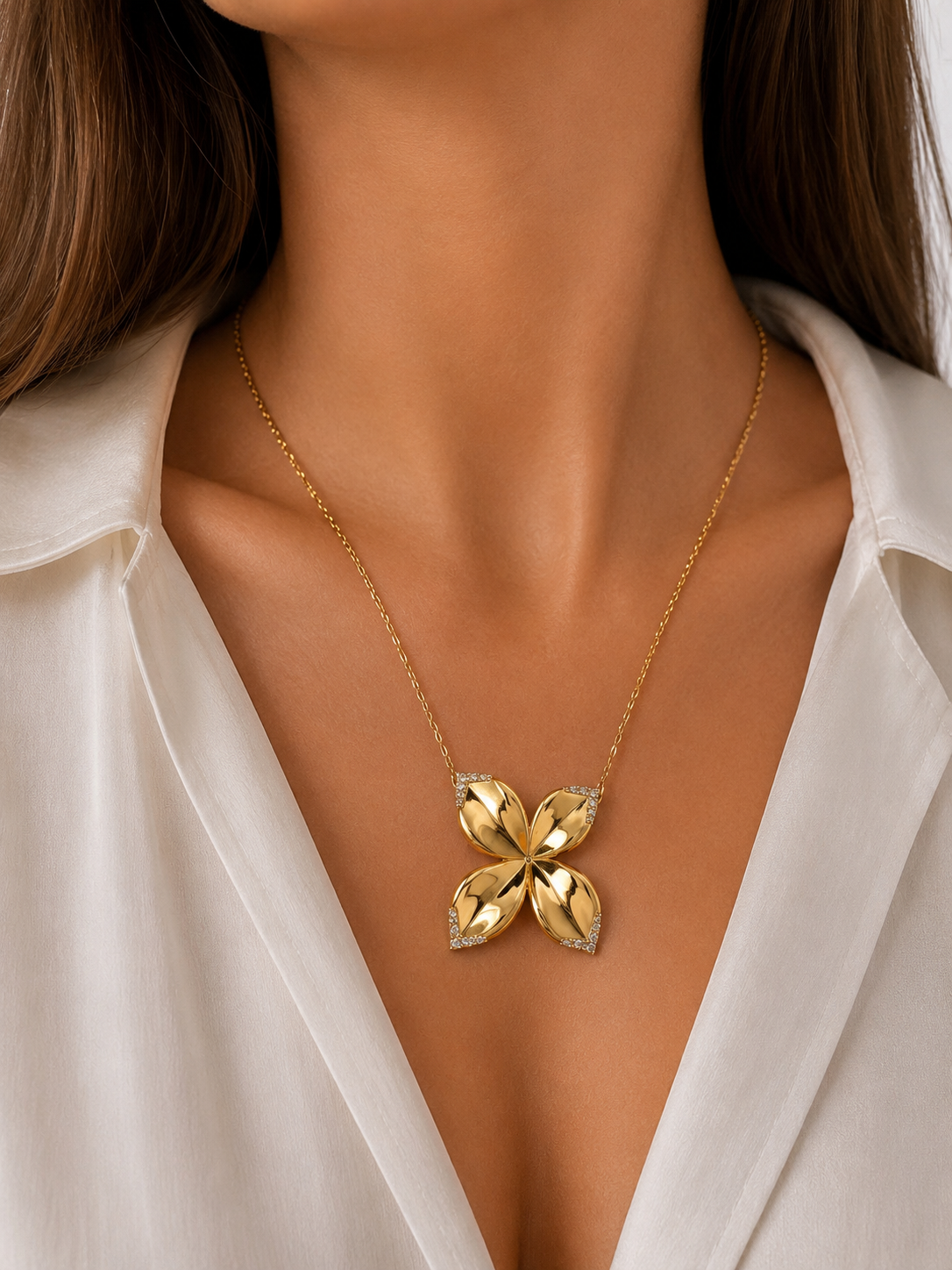 Collier Fleur Élégance en Or 18 Carats