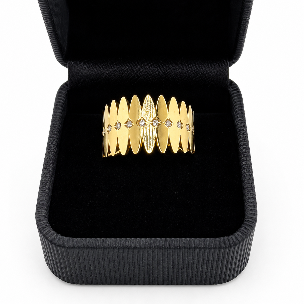 Bague large ajourée en or jaune 18K – Motif feuilles