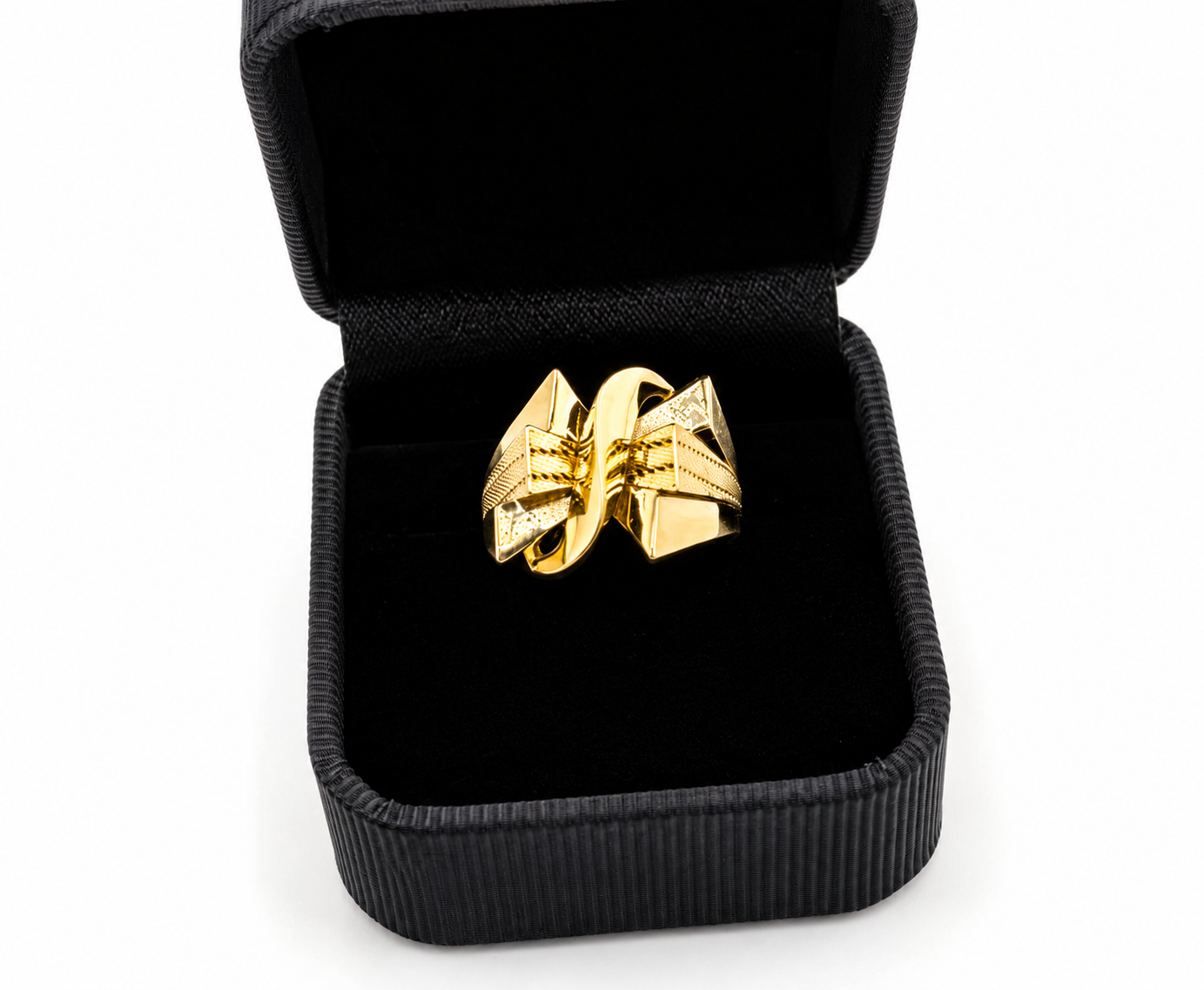 Bague nœud sculptural en or jaune 18K