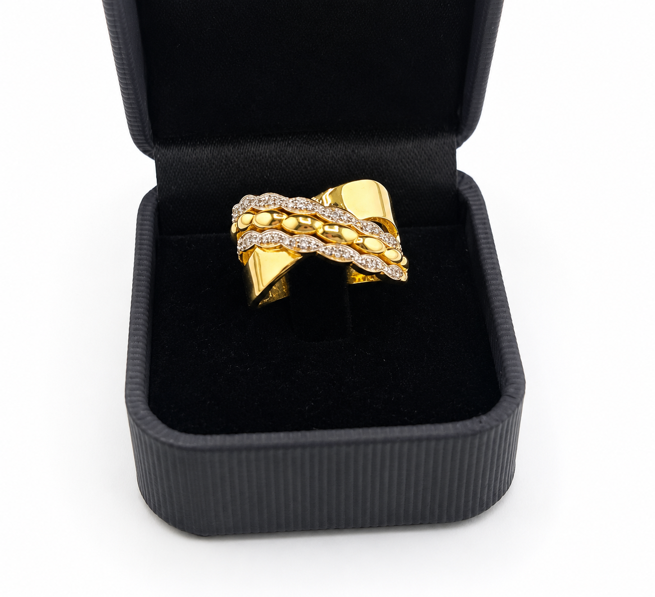 Bague large entrelacée en or 18K avec zircons