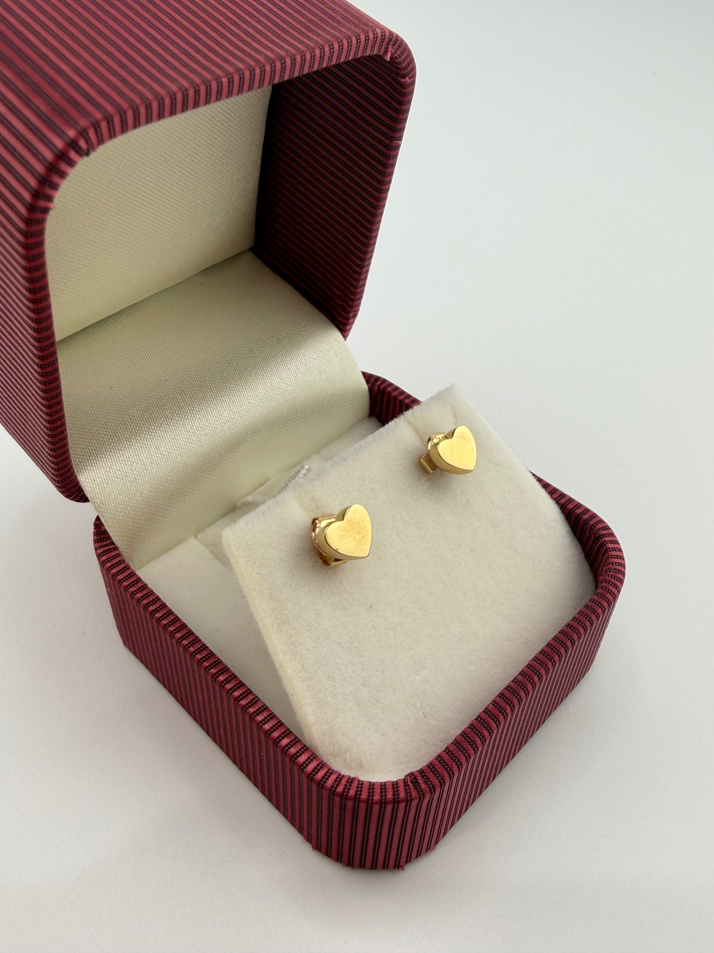 Small 18K gold heart earrings