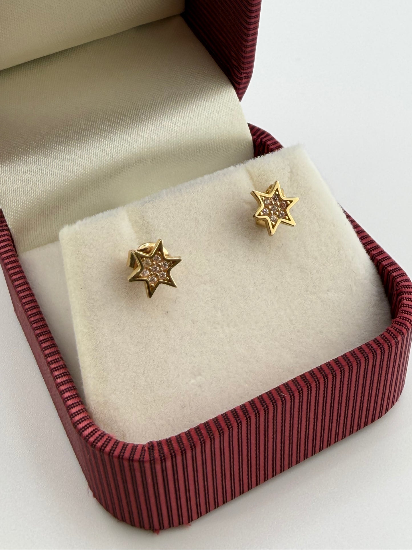 Small 18K gold star earrings with cubic zirconia