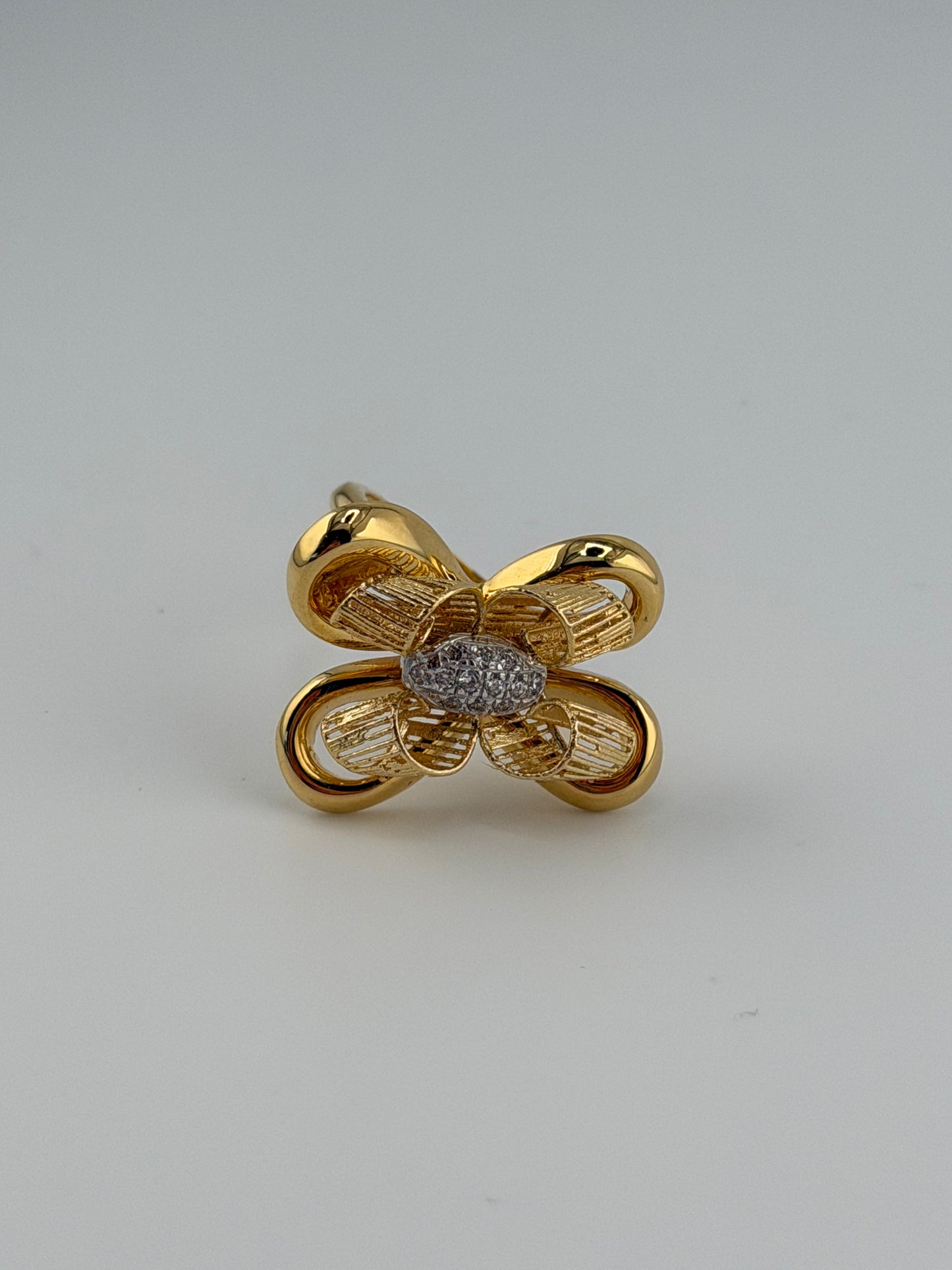 18K Gold Flower Ring with Zircons – Size 7