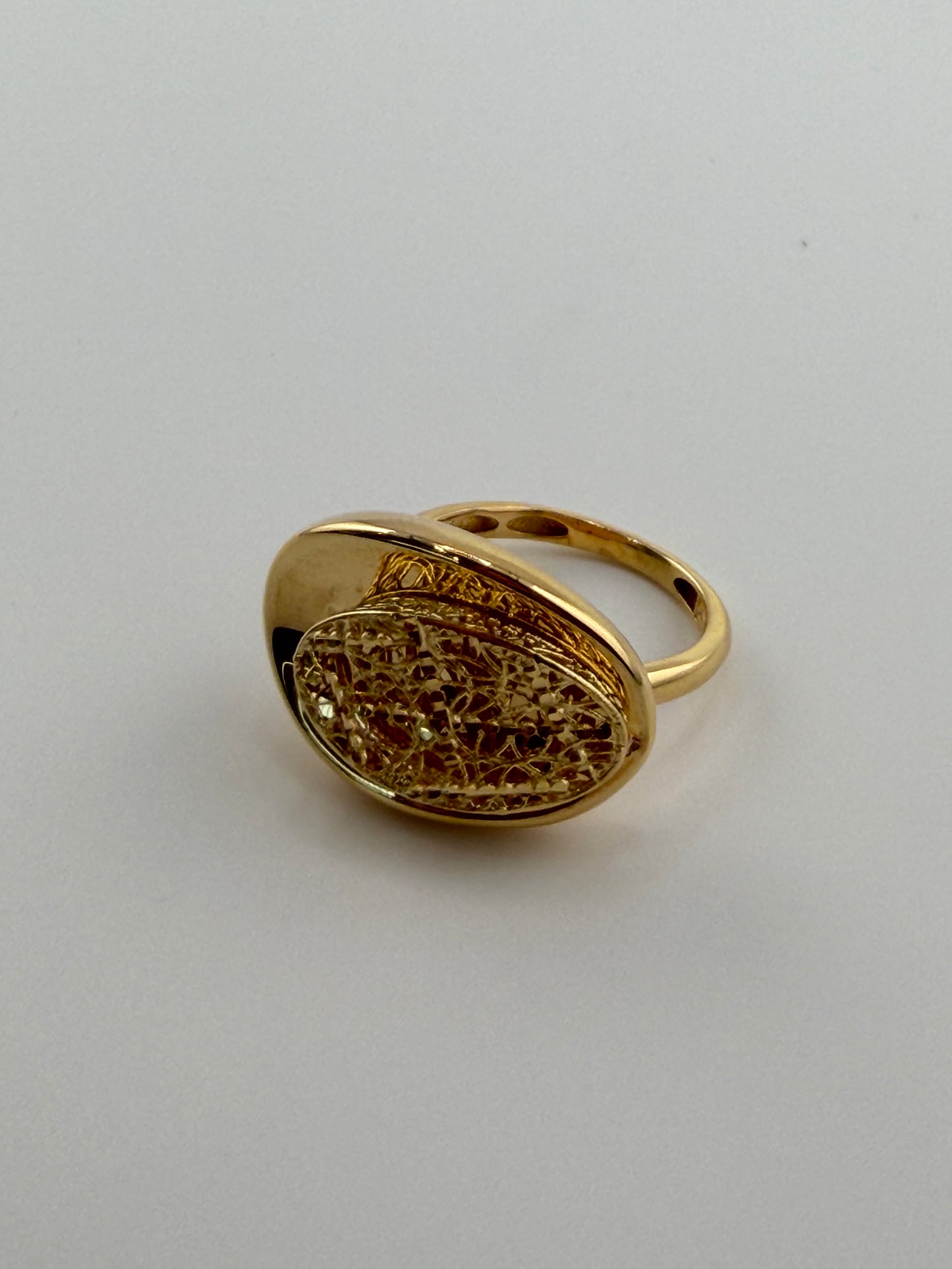 18K Yellow Gold Openwork Oval Ring – Size 7