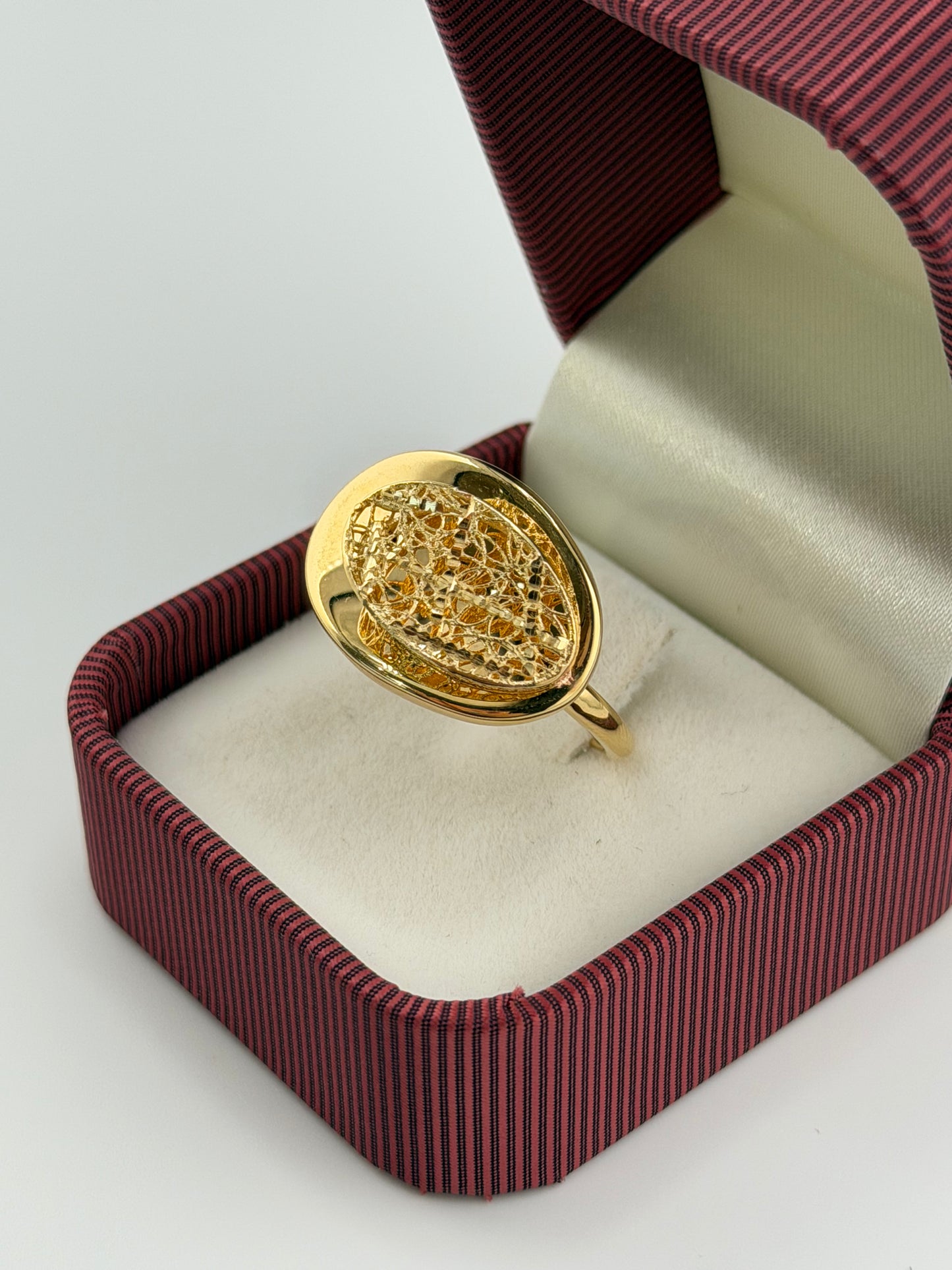 18K Yellow Gold Openwork Oval Ring – Size 7