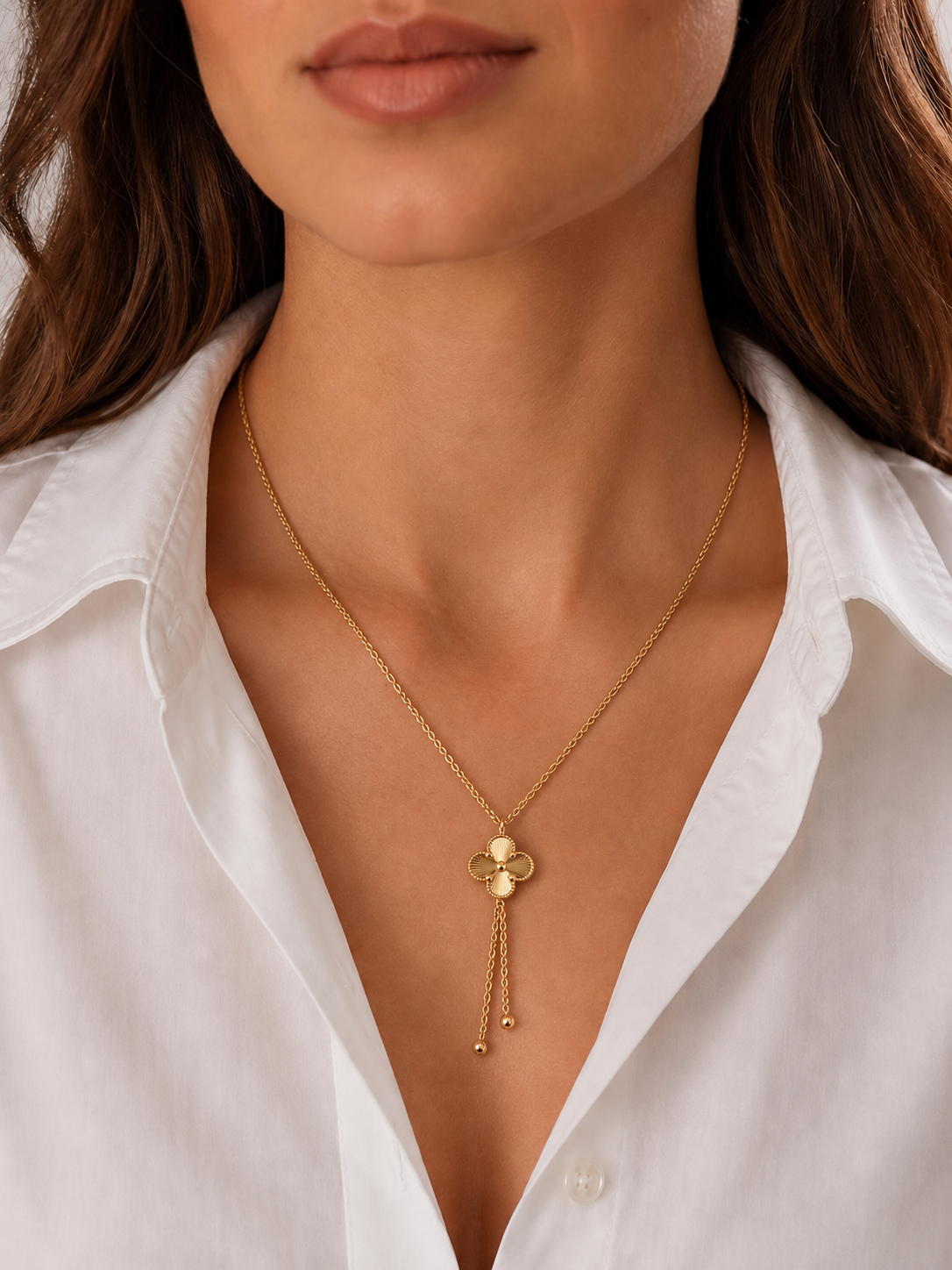 Collier cravate avec trèfle en or 18 carats – 44 cm