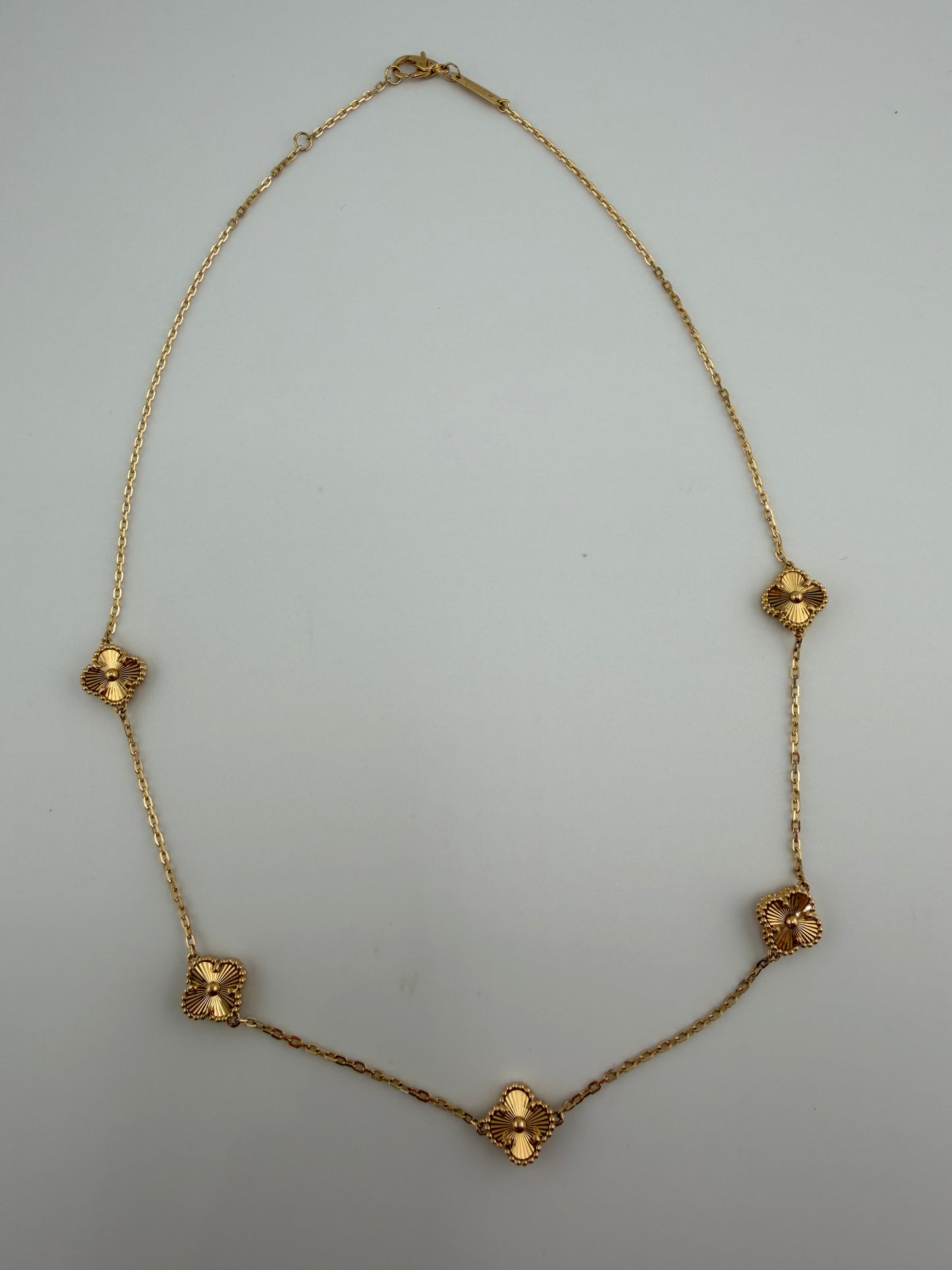 Collier à cinq trèfles en or 18K – Petit format – 44 cm