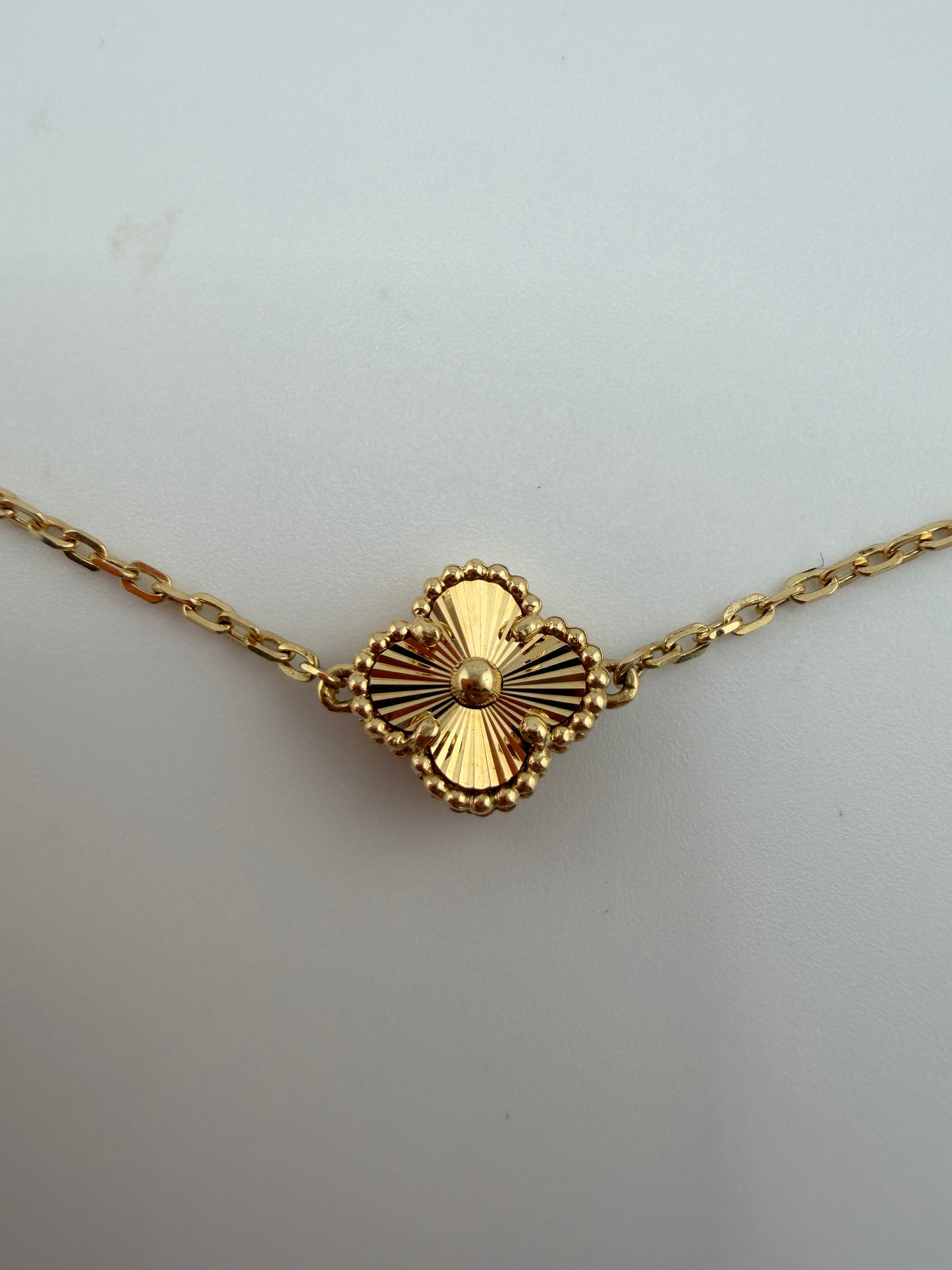 Collier à cinq trèfles en or 18K – Petit format – 44 cm