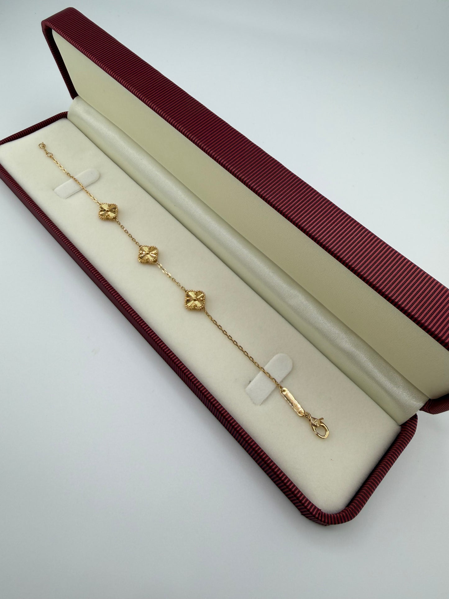 Bracelet à trois motifs Trèfles en or 18K – 18 cm