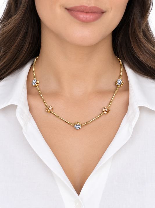 Collier Floral Tricolore avec zircons – Or 18K