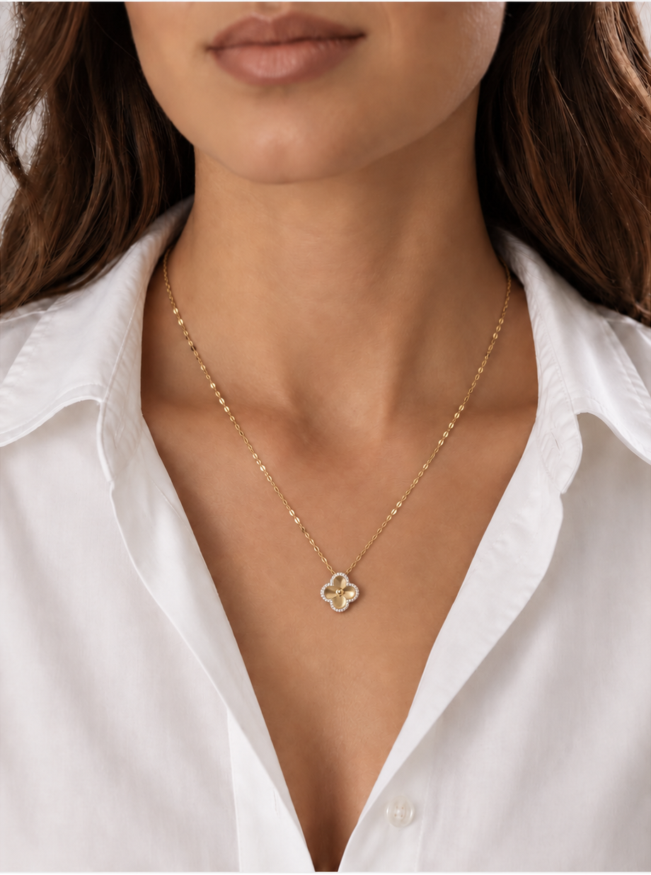 Collier Trèfle Bicolore en Or 18K – 2.19g