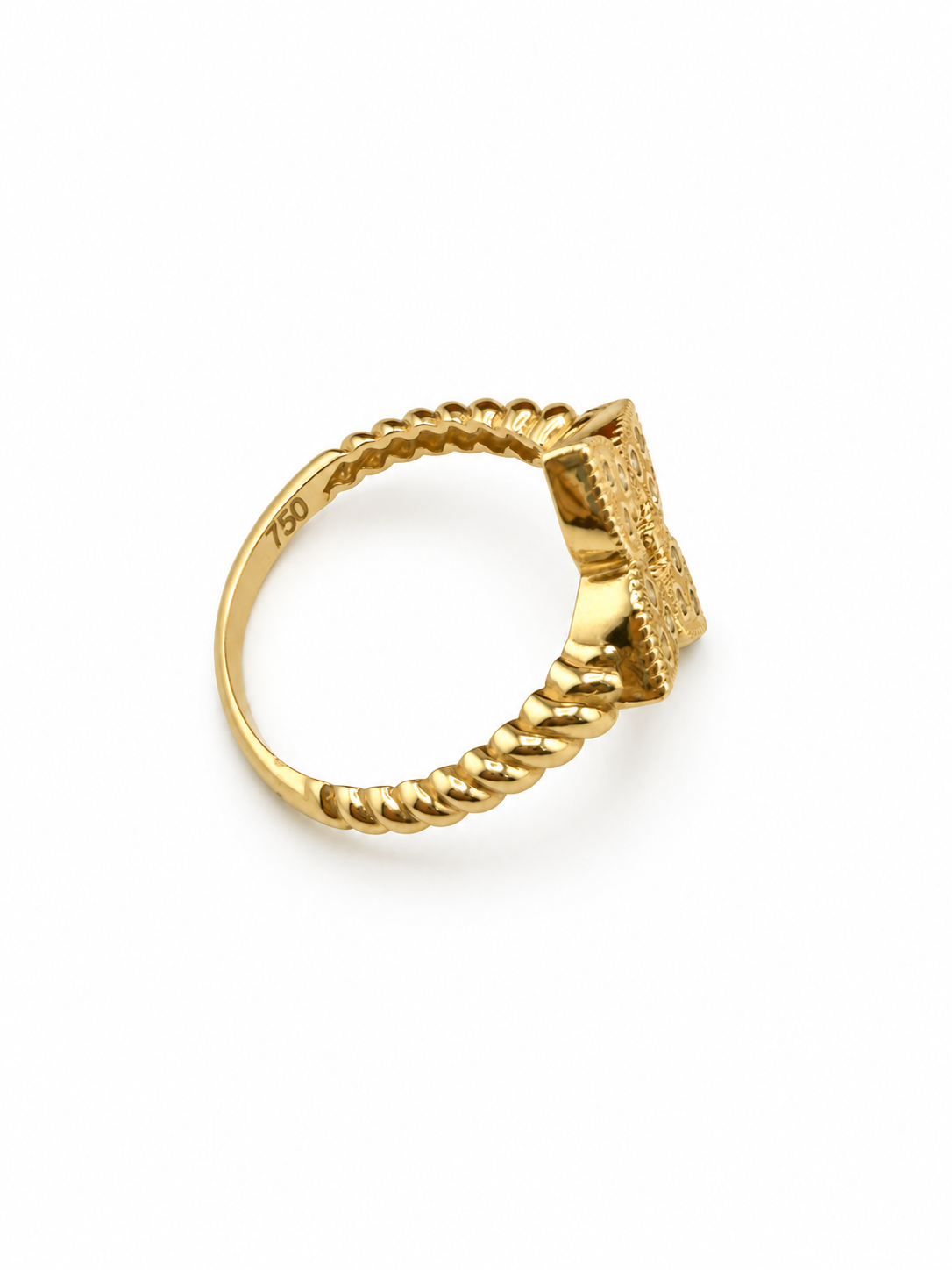 Bague motif trèfle en or 18K. 3.29g