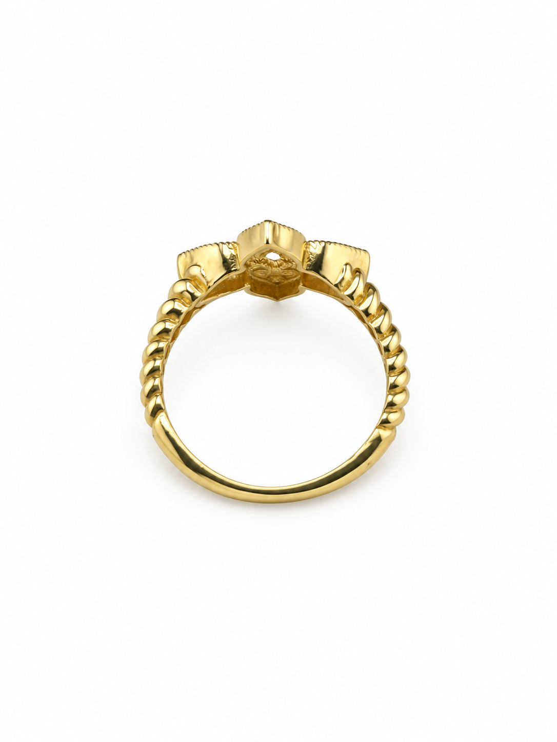 Bague motif trèfle en or 18K. 3.29g