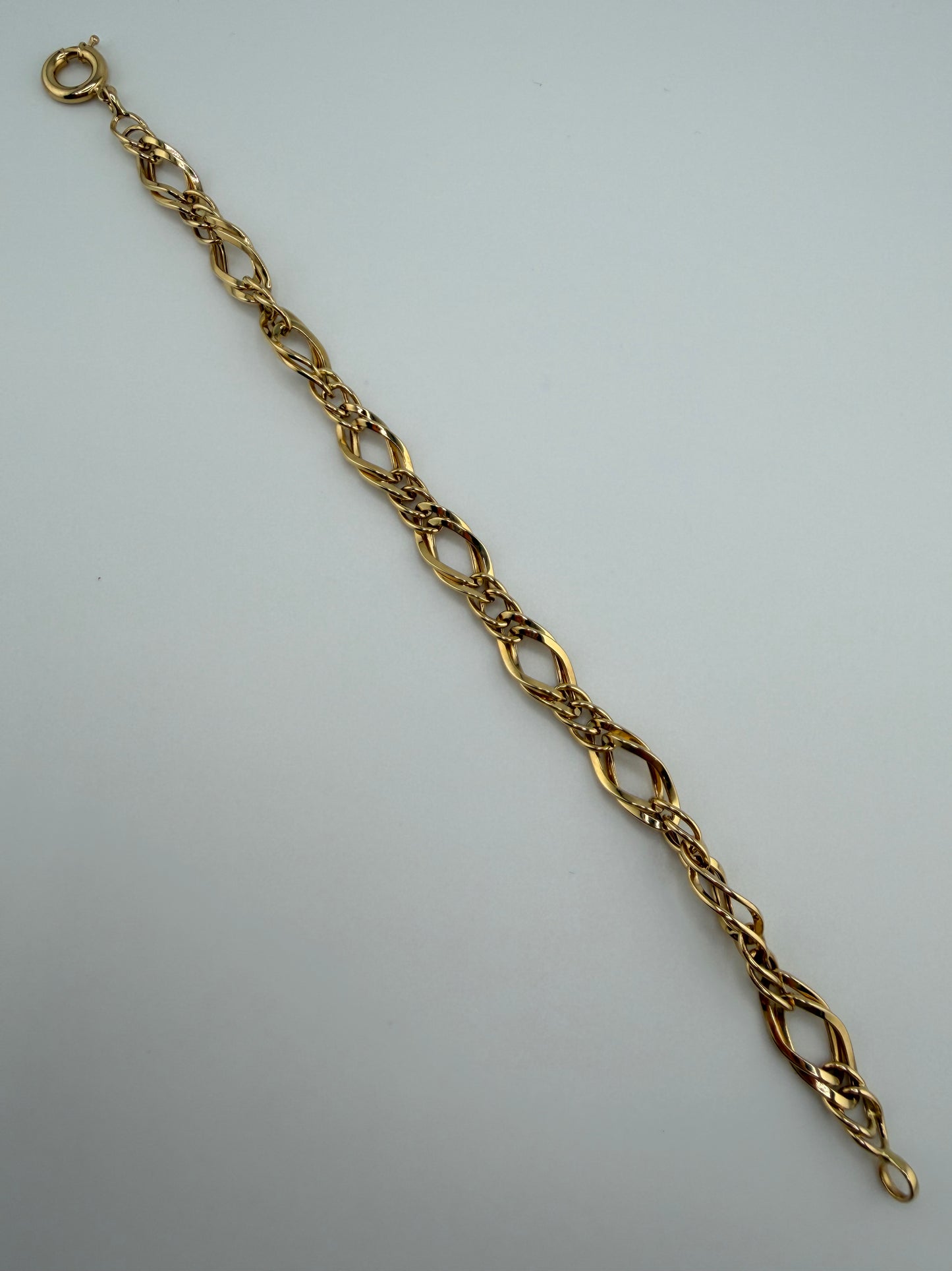 Bracelet à mailles alternées en or 18 carats. 4.22g