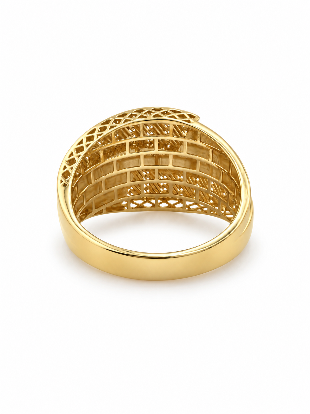 Bague large ajourée en or 18 carats. 2.72g