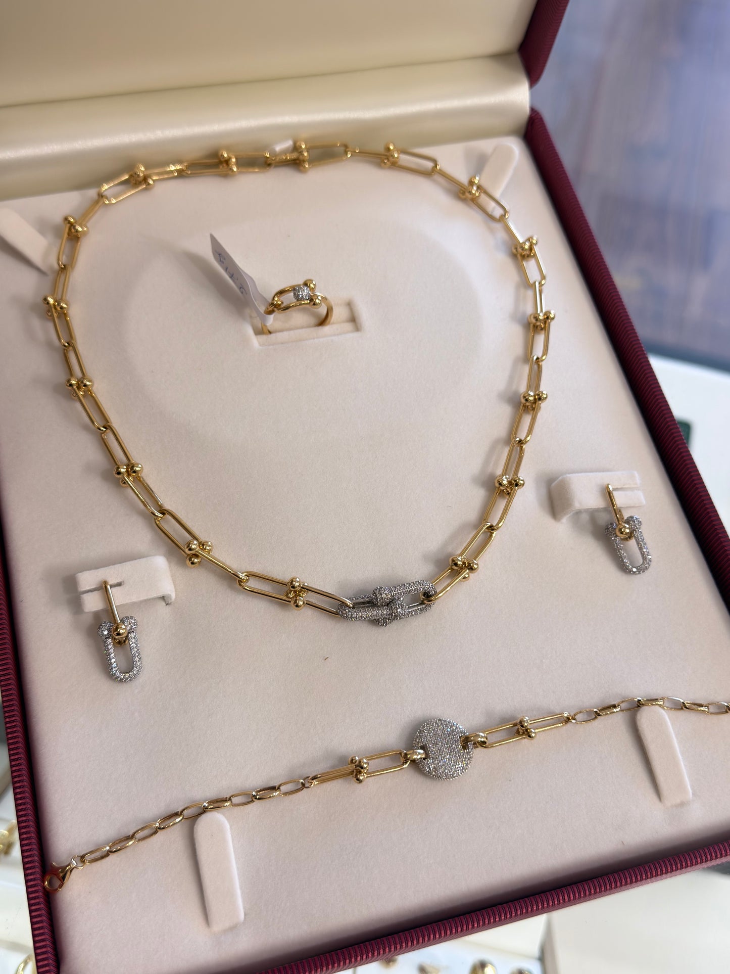 Parure 4 pièces en or 18K — 30,41 g