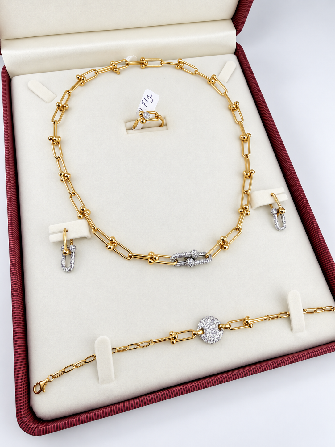 Parure 4 pièces en or 18K — 30,41 g