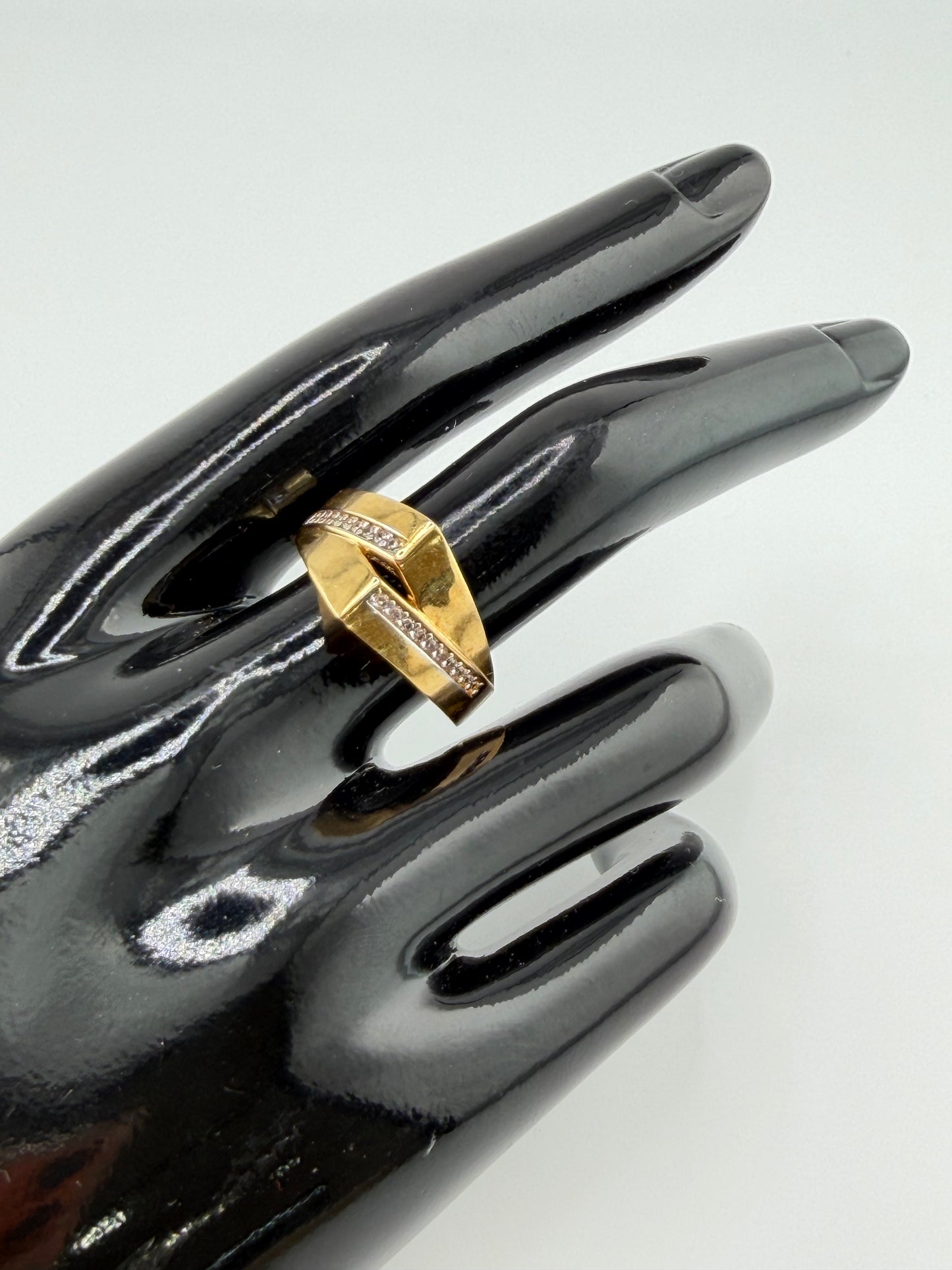Bague V Éclatante en Or 18K — 4,24 g